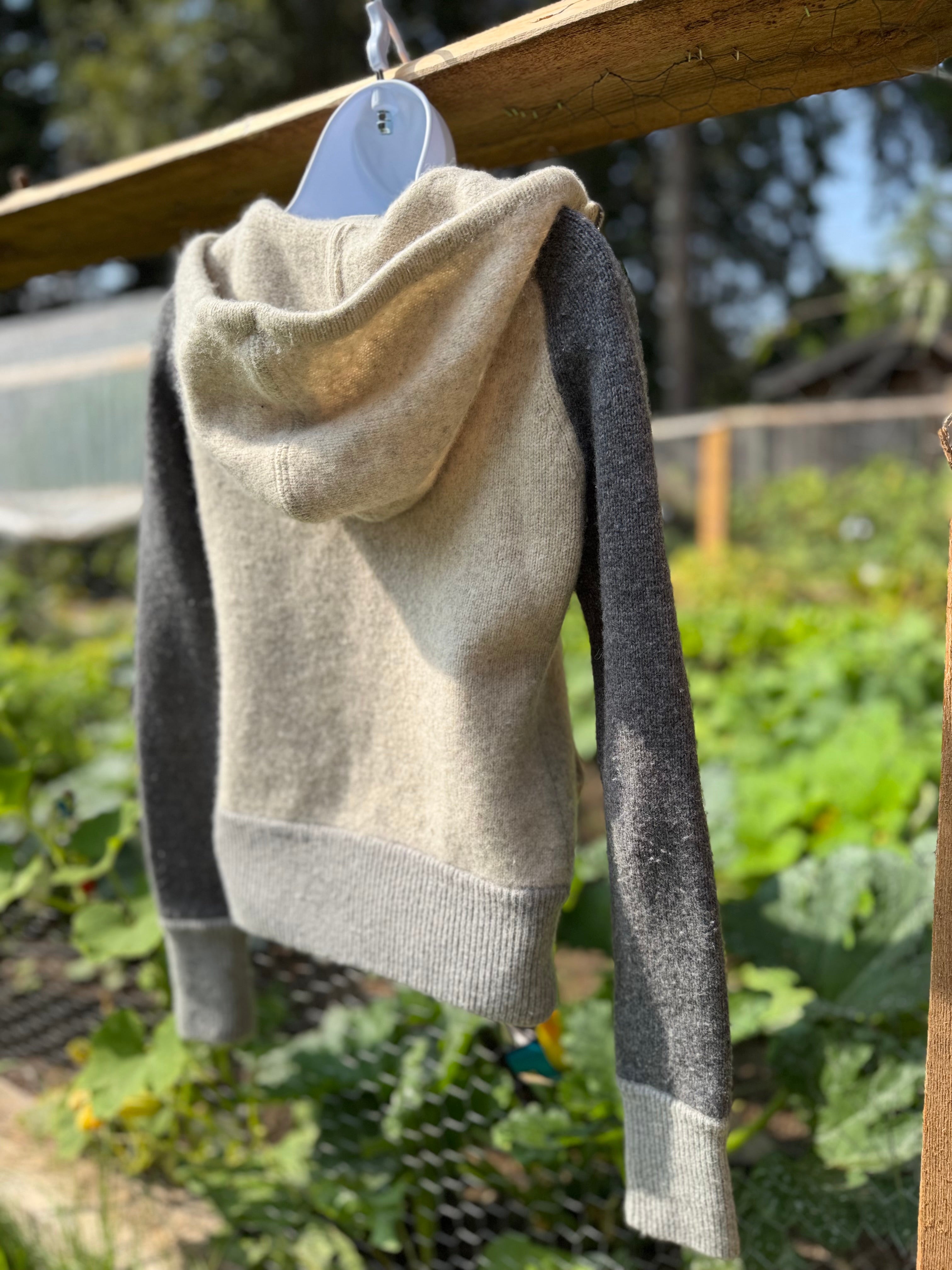 NIKE zip-up sweater hoodie- Consigned with VARDO Vintage & Valuables vvvardo.ca