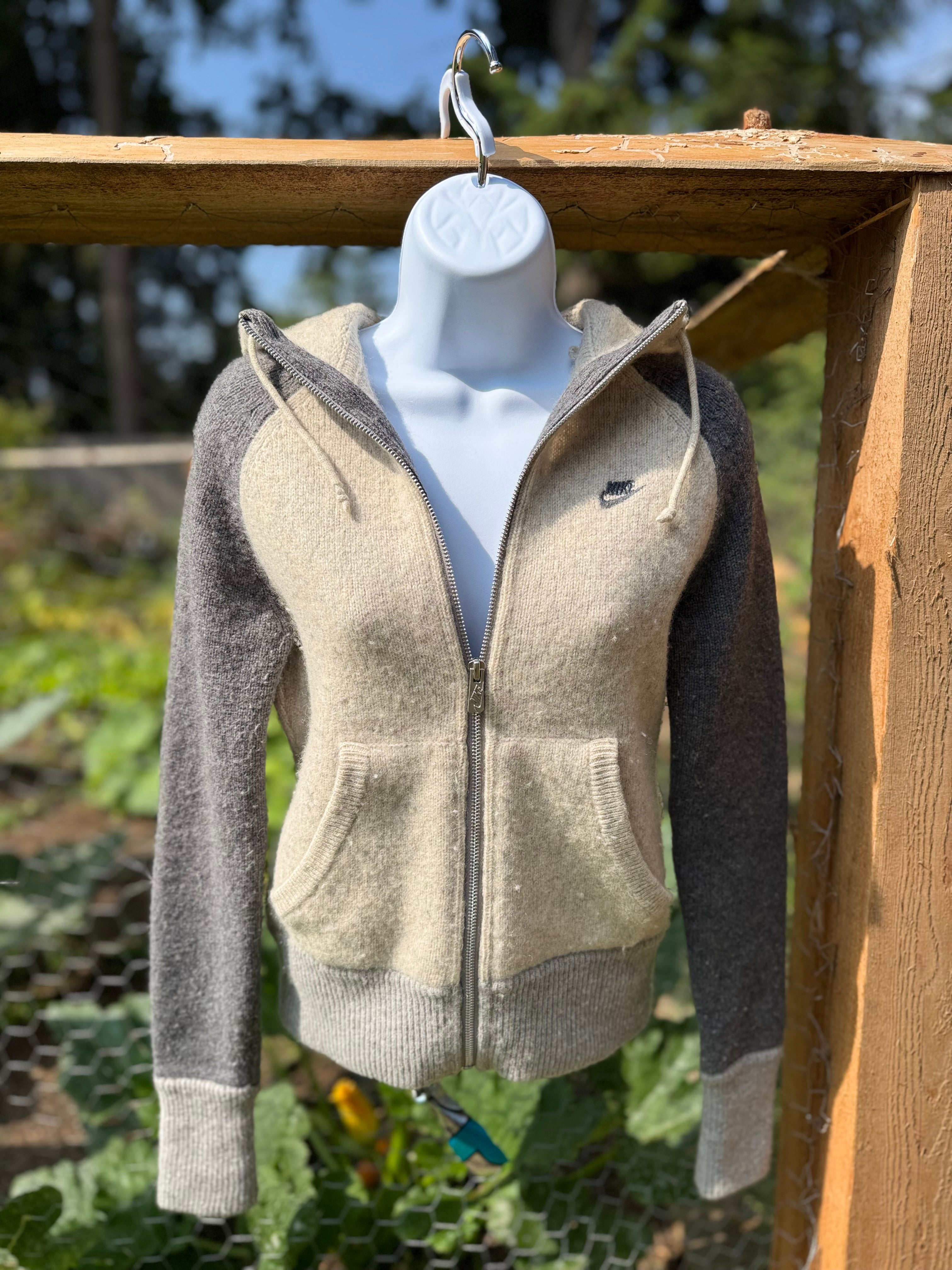 NIKE zip-up sweater hoodie- Consigned with VARDO Vintage & Valuables vvvardo.ca