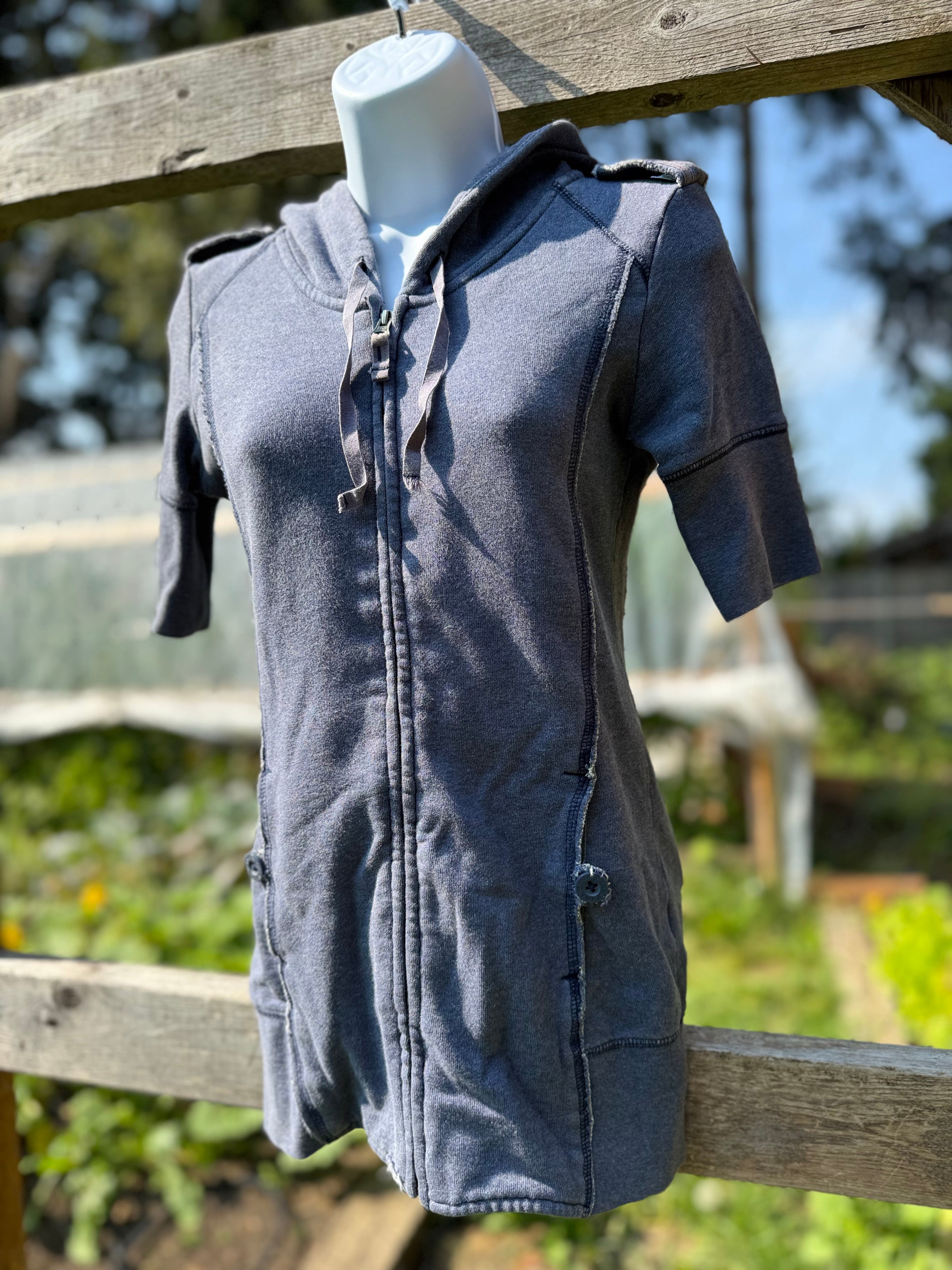 TNA Short Sleeve Zip-up Hoodie- Consigned with VARDO Vintage & Valuables vvvardo.ca