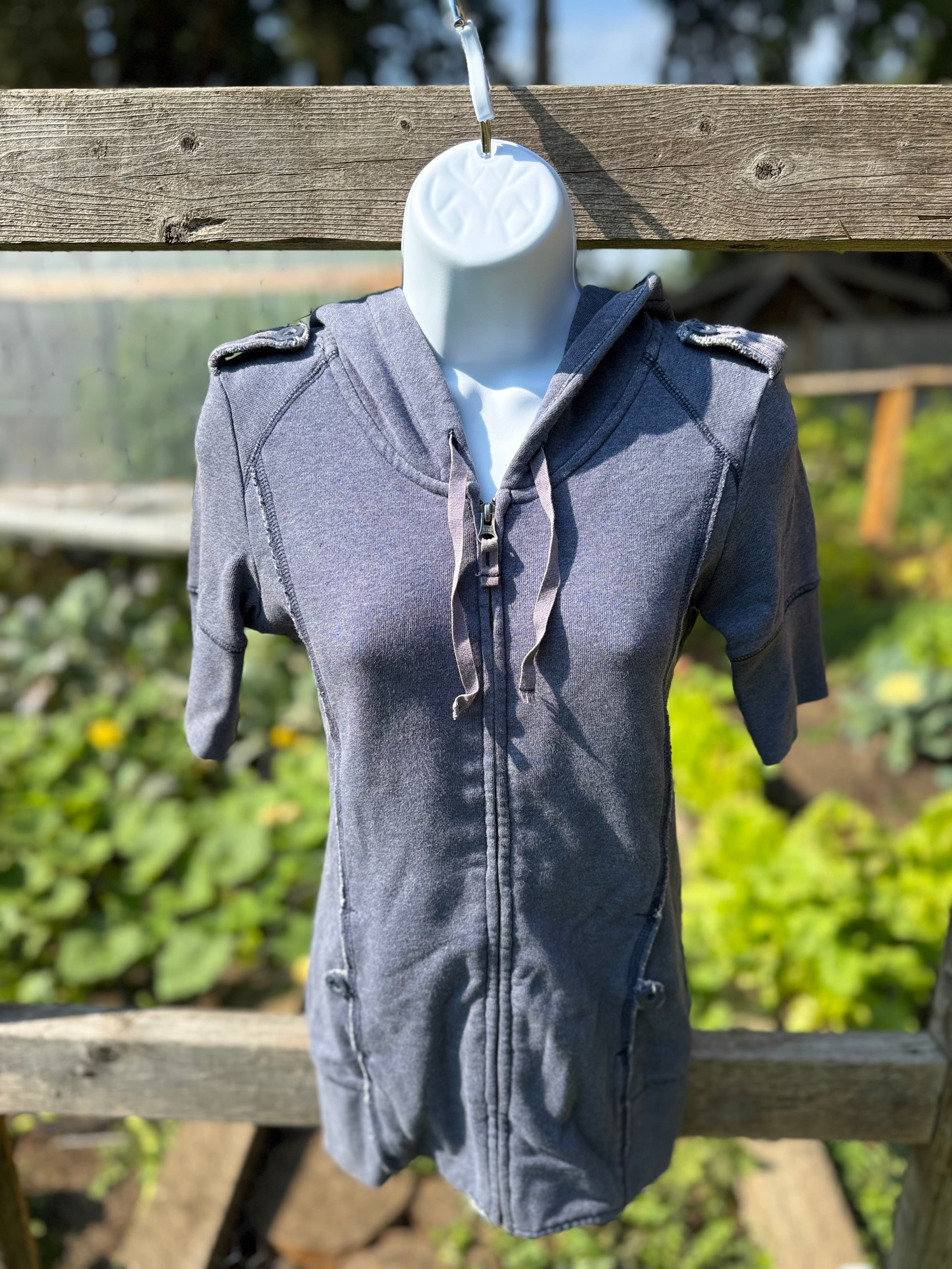 TNA Short Sleeve Zip-up Hoodie- Consigned with VARDO Vintage & Valuables vvvardo.ca