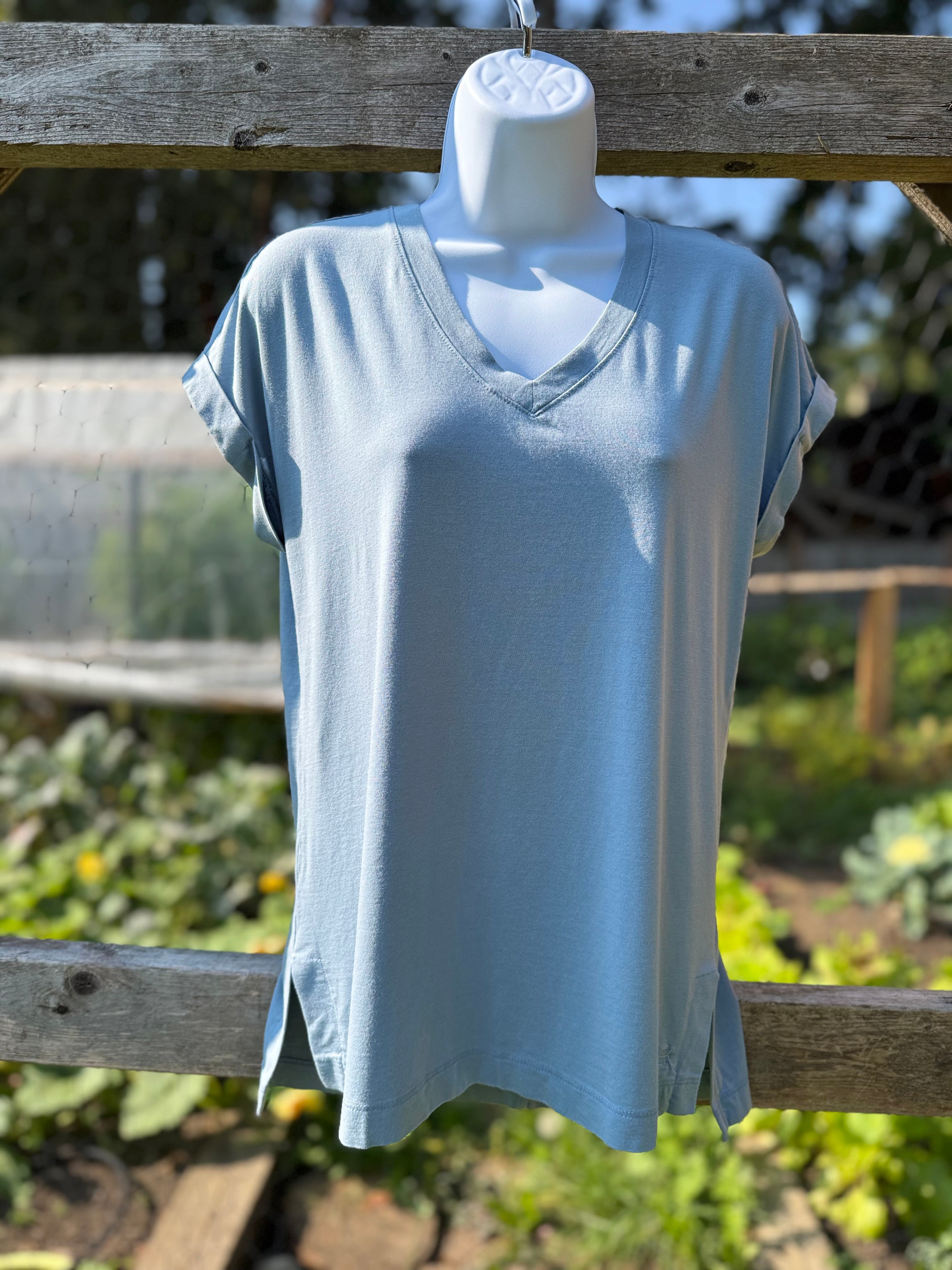 BANANA REPUBLIC V-neck short sleeve shirt- Consigned with VARDO Vintage & Valuables vvvardo.ca