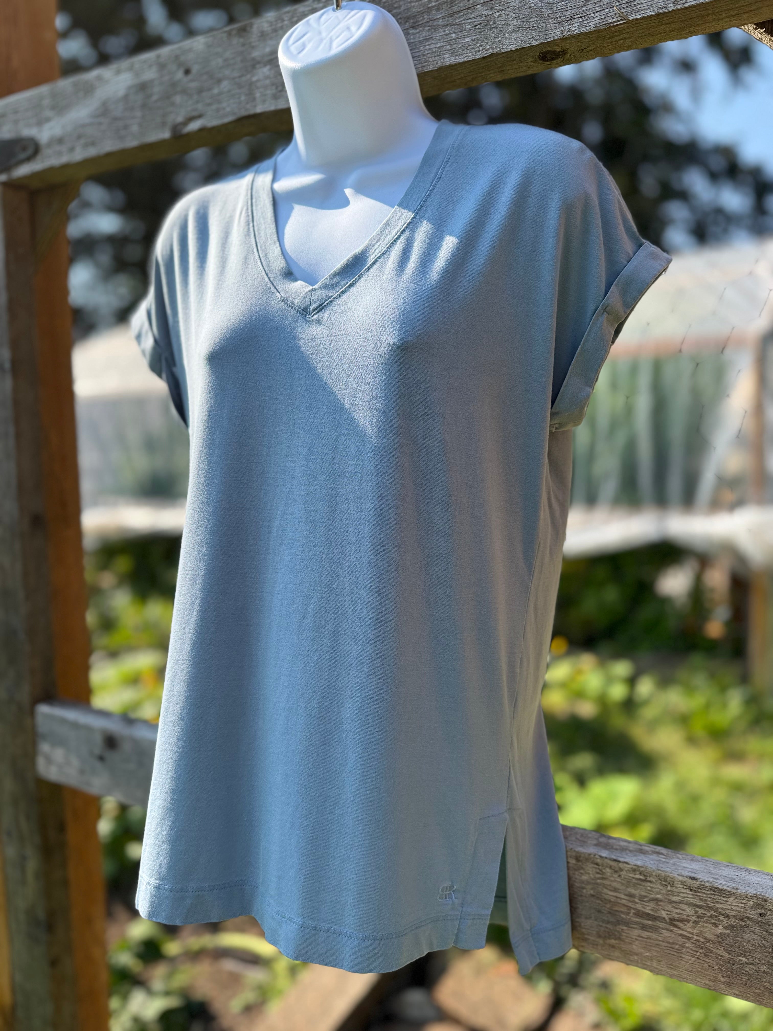 BANANA REPUBLIC V-neck short sleeve shirt- Consigned with VARDO Vintage & Valuables vvvardo.ca