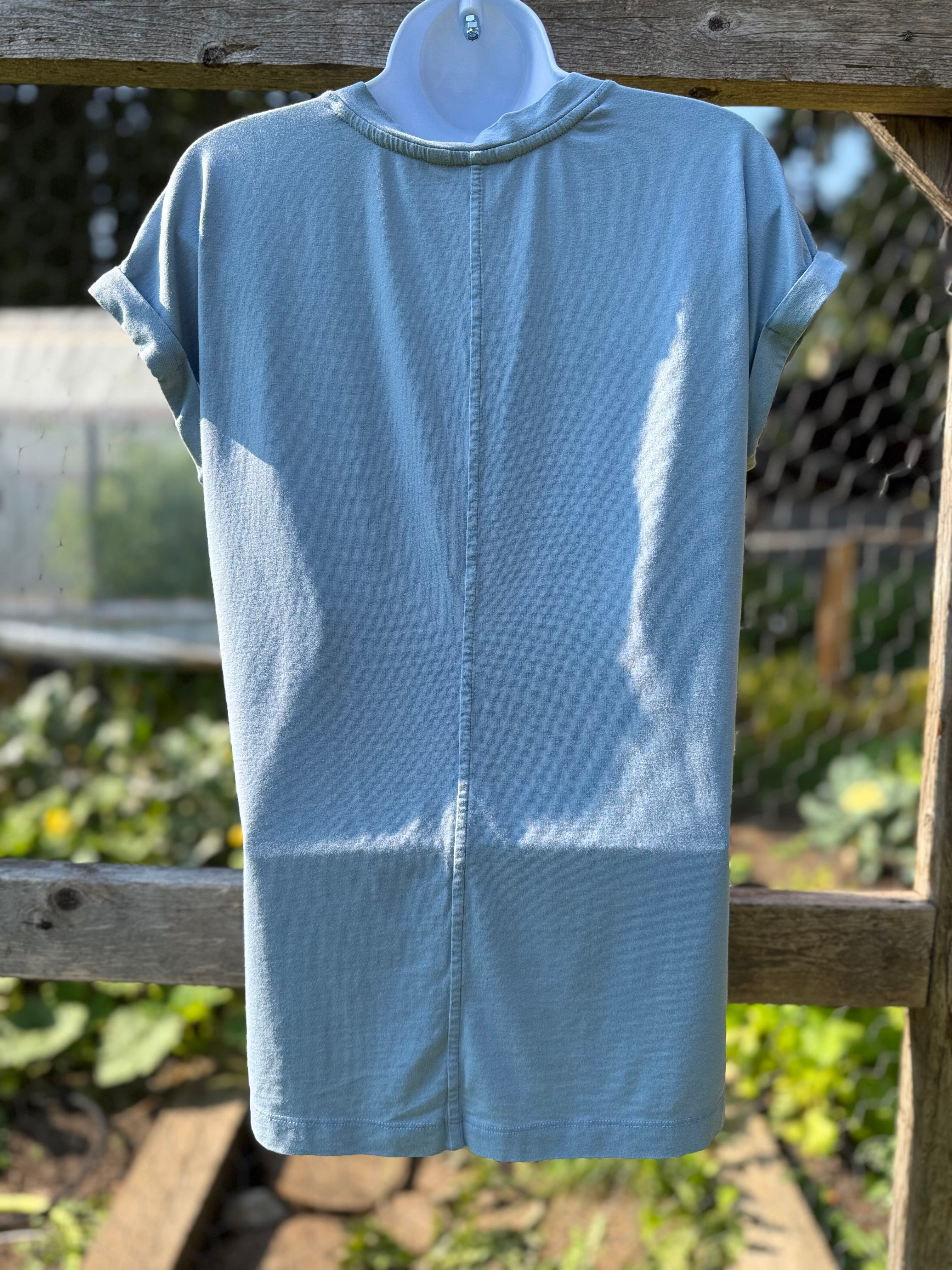 BANANA REPUBLIC V-neck short sleeve shirt- Consigned with VARDO Vintage & Valuables vvvardo.ca