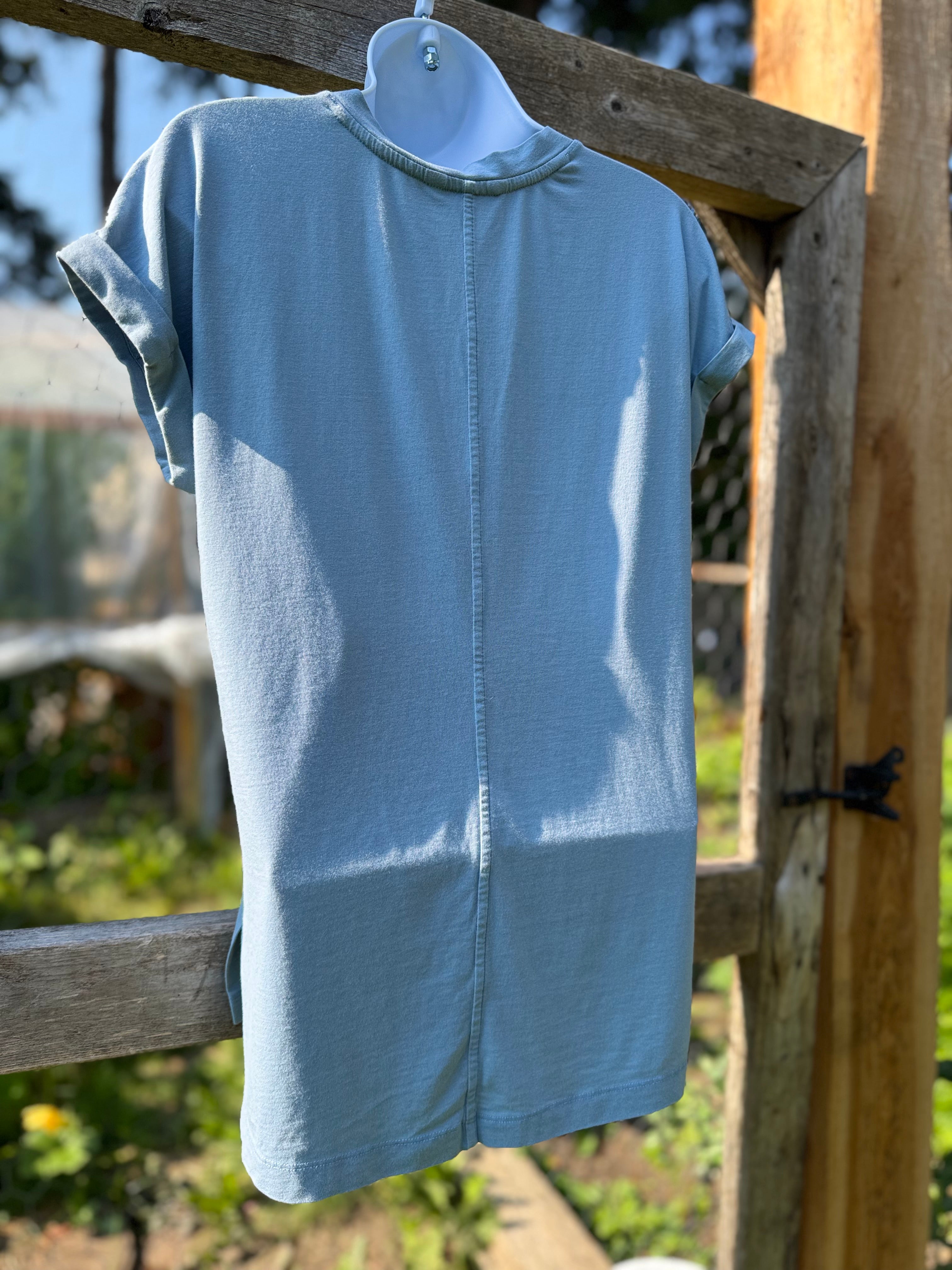 BANANA REPUBLIC V-neck short sleeve shirt- Consigned with VARDO Vintage & Valuables vvvardo.ca