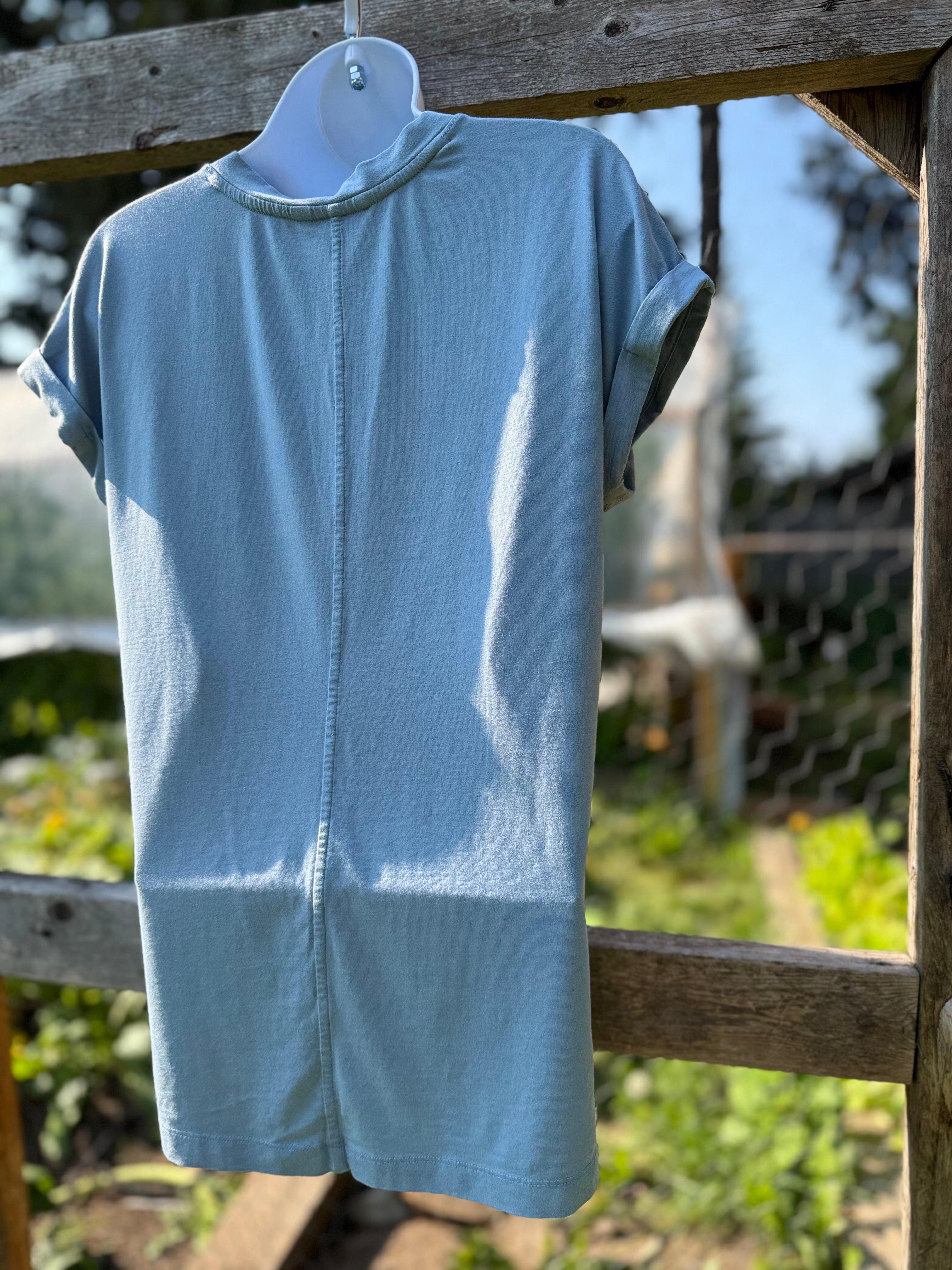 BANANA REPUBLIC V-neck short sleeve shirt- Consigned with VARDO Vintage & Valuables vvvardo.ca