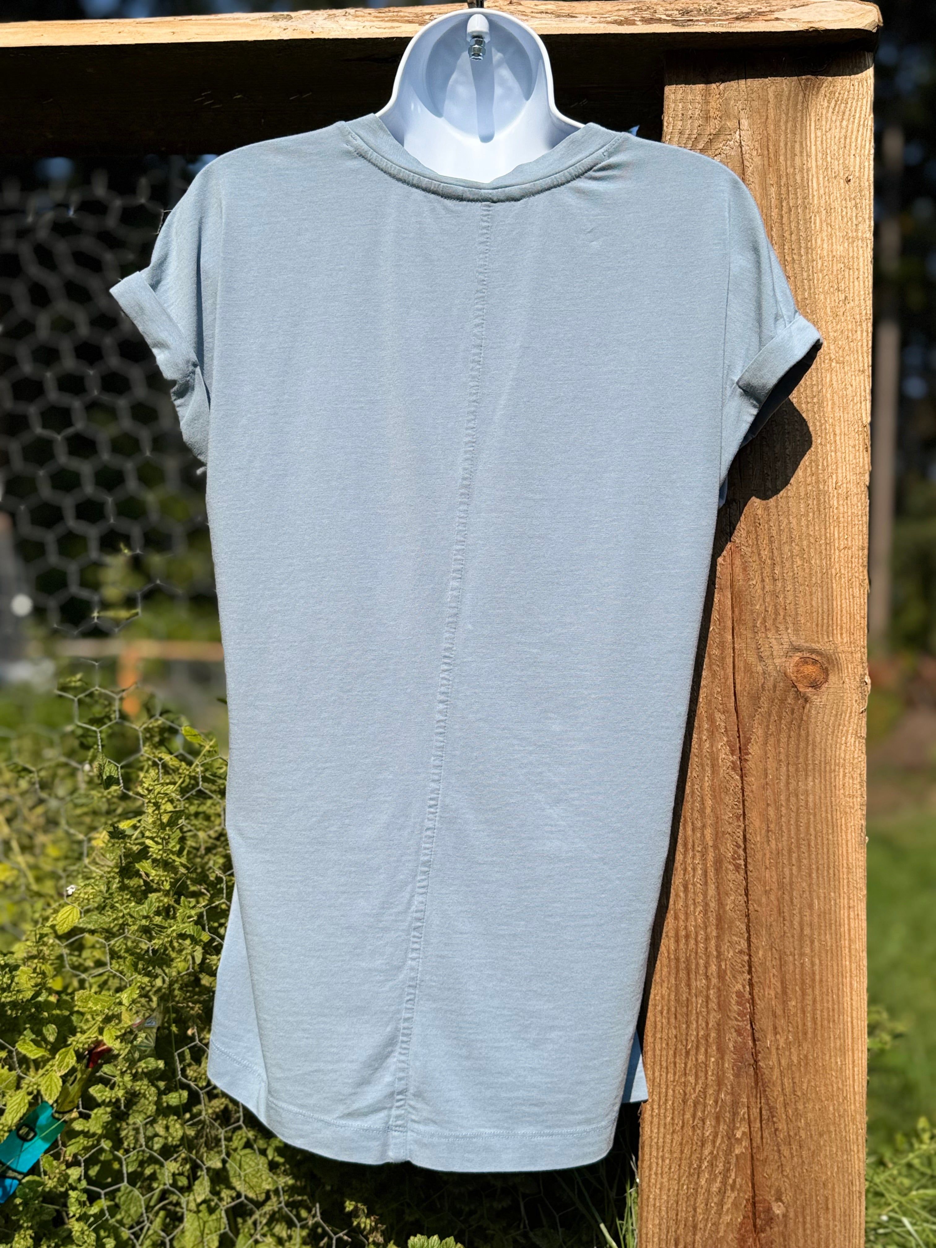 BANANA REPUBLIC V-neck short sleeve shirt- Consigned with VARDO Vintage & Valuables vvvardo.ca
