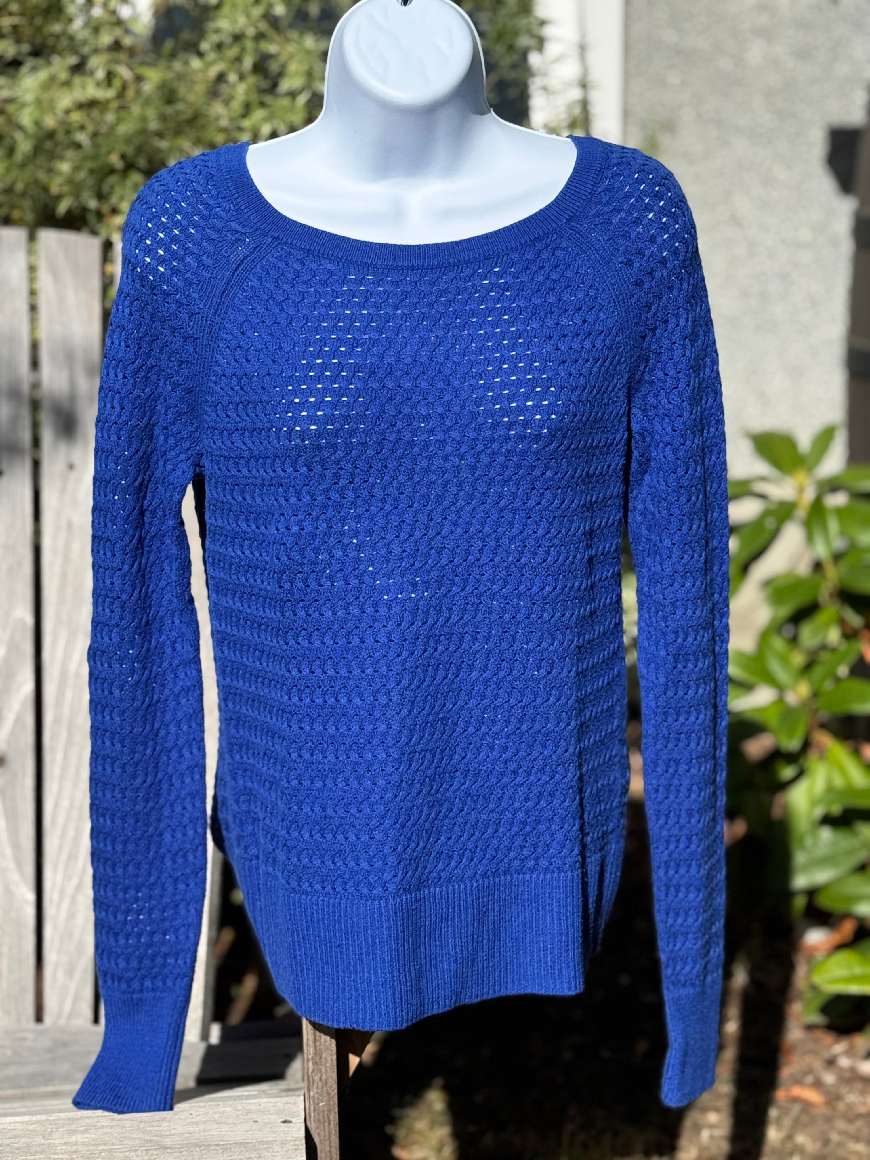 American Eagle Blue Long Sleeve Sweater with Small Zipper on Back- Consigned with VARDO Vintage & Valuables vvvardo.ca