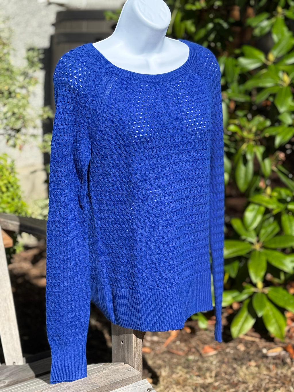 American Eagle Blue Long Sleeve Sweater with Small Zipper on Back- Consigned with VARDO Vintage & Valuables vvvardo.ca