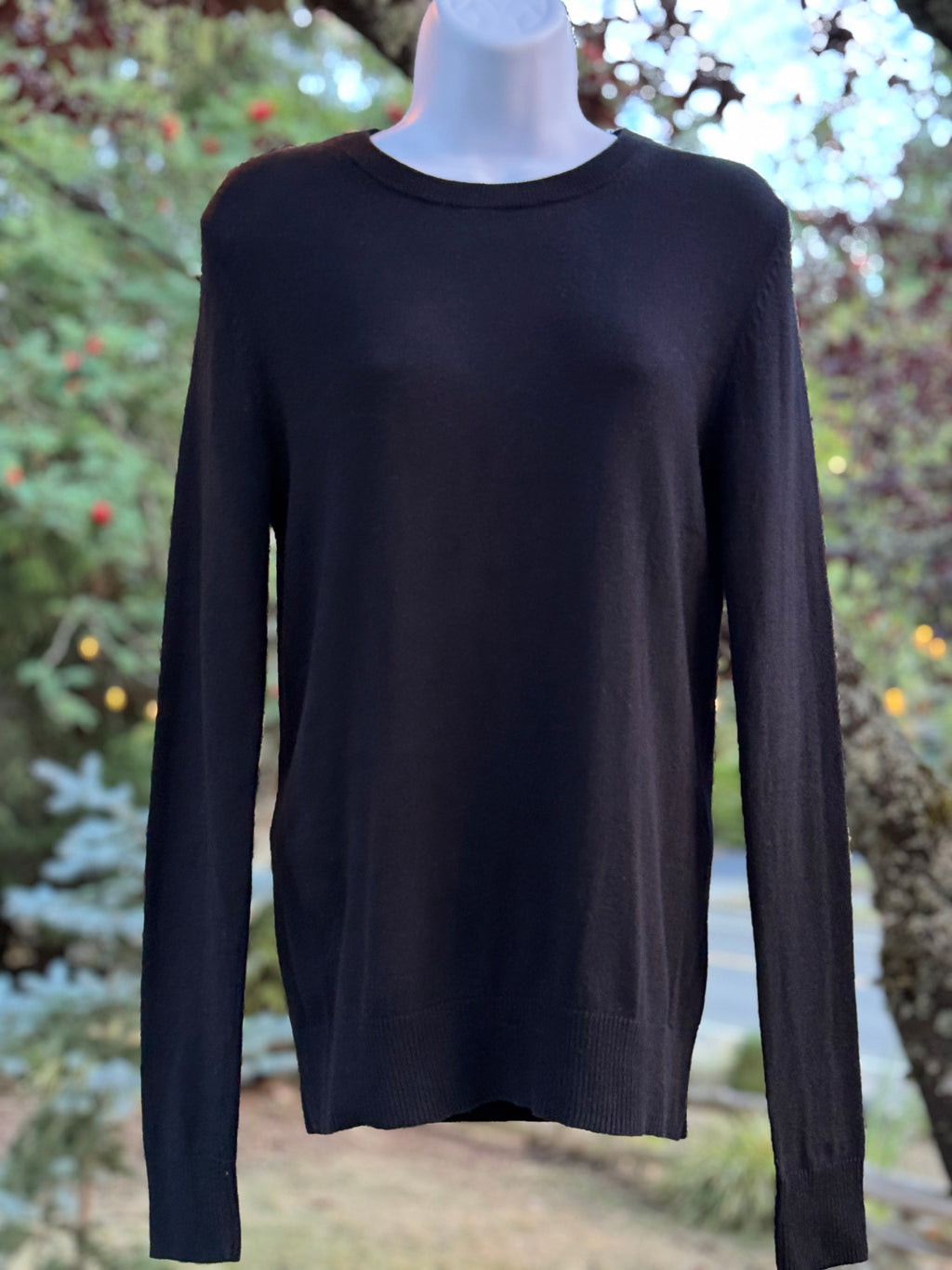 Thin knit sweater- Consigned with VARDO Vintage & Valuables vvvardo.ca