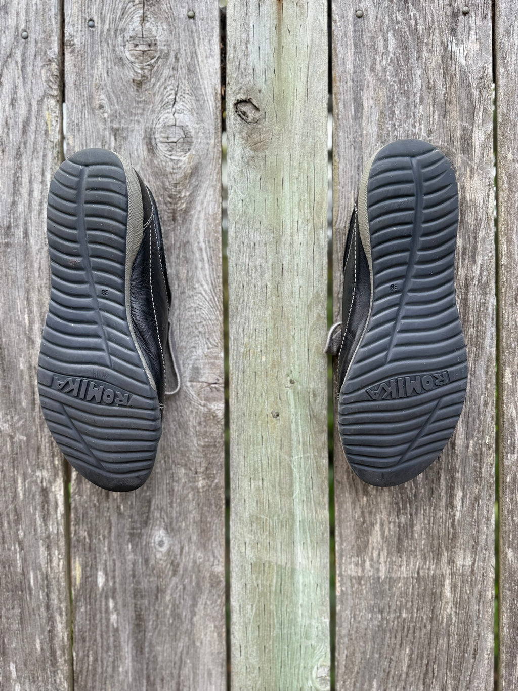 ROMIKA shoes- Consigned with VARDO Vintage & Valuables vvvardo.ca