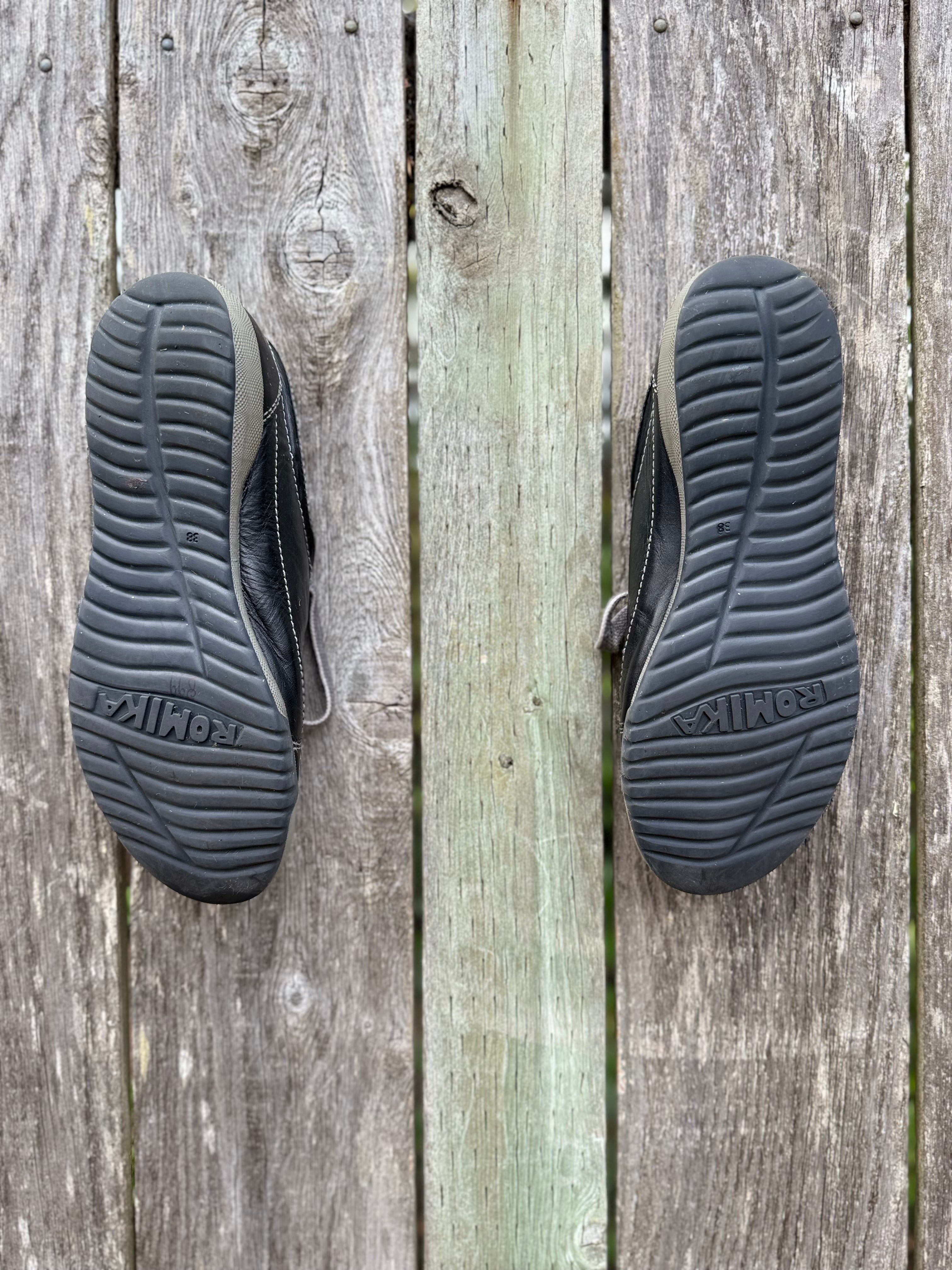 ROMIKA shoes- Consigned with VARDO Vintage & Valuables vvvardo.ca