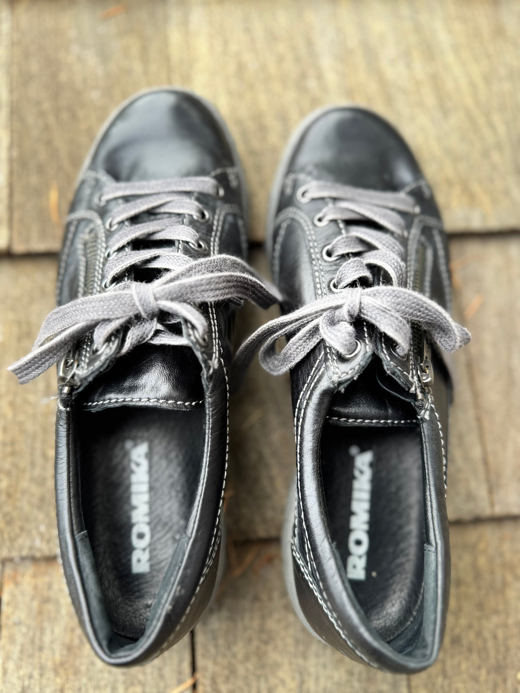 ROMIKA shoes- Consigned with VARDO Vintage & Valuables vvvardo.ca