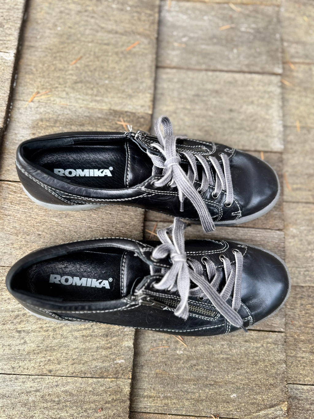 ROMIKA shoes- Consigned with VARDO Vintage & Valuables vvvardo.ca