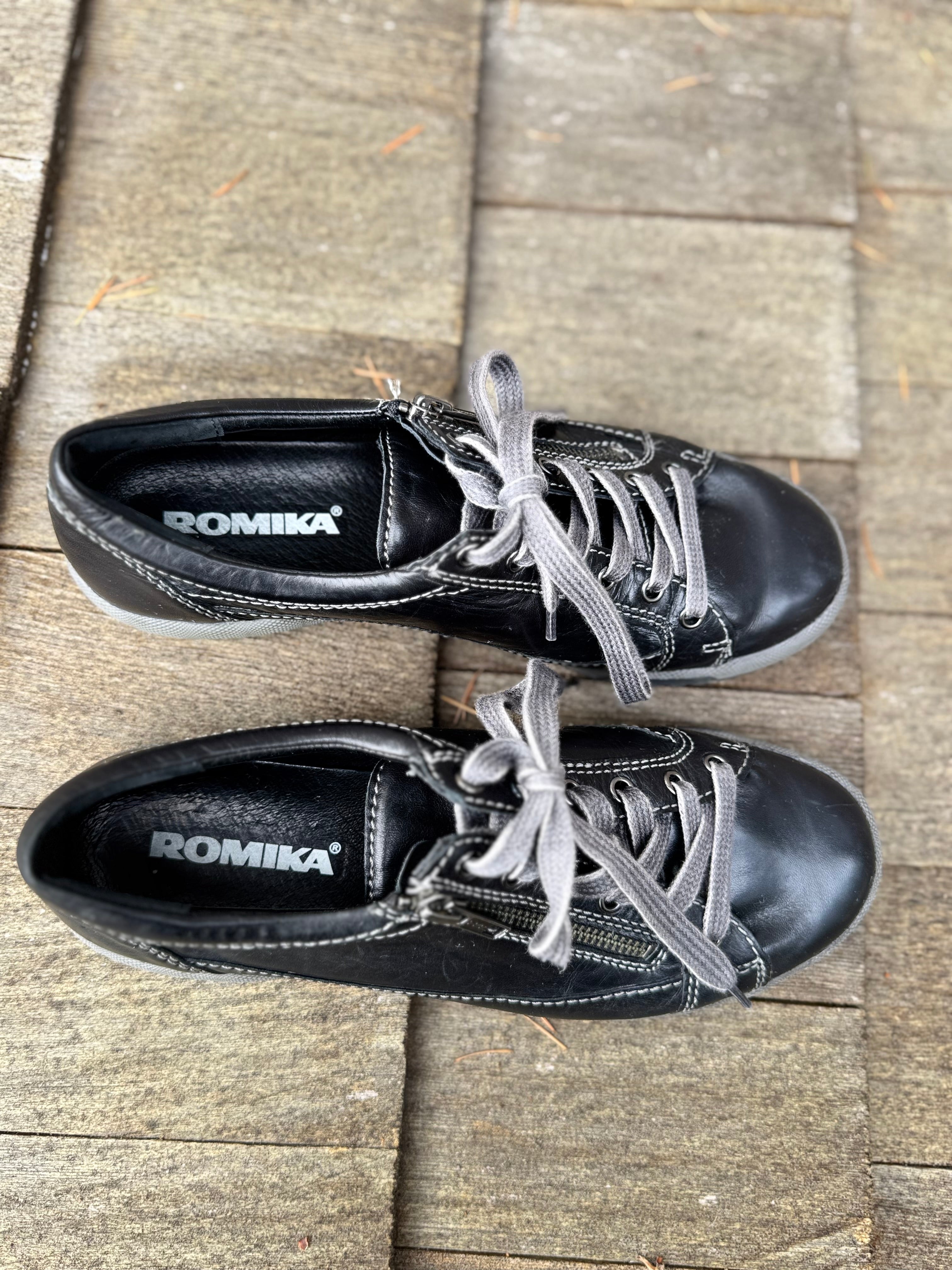 ROMIKA shoes- Consigned with VARDO Vintage & Valuables vvvardo.ca