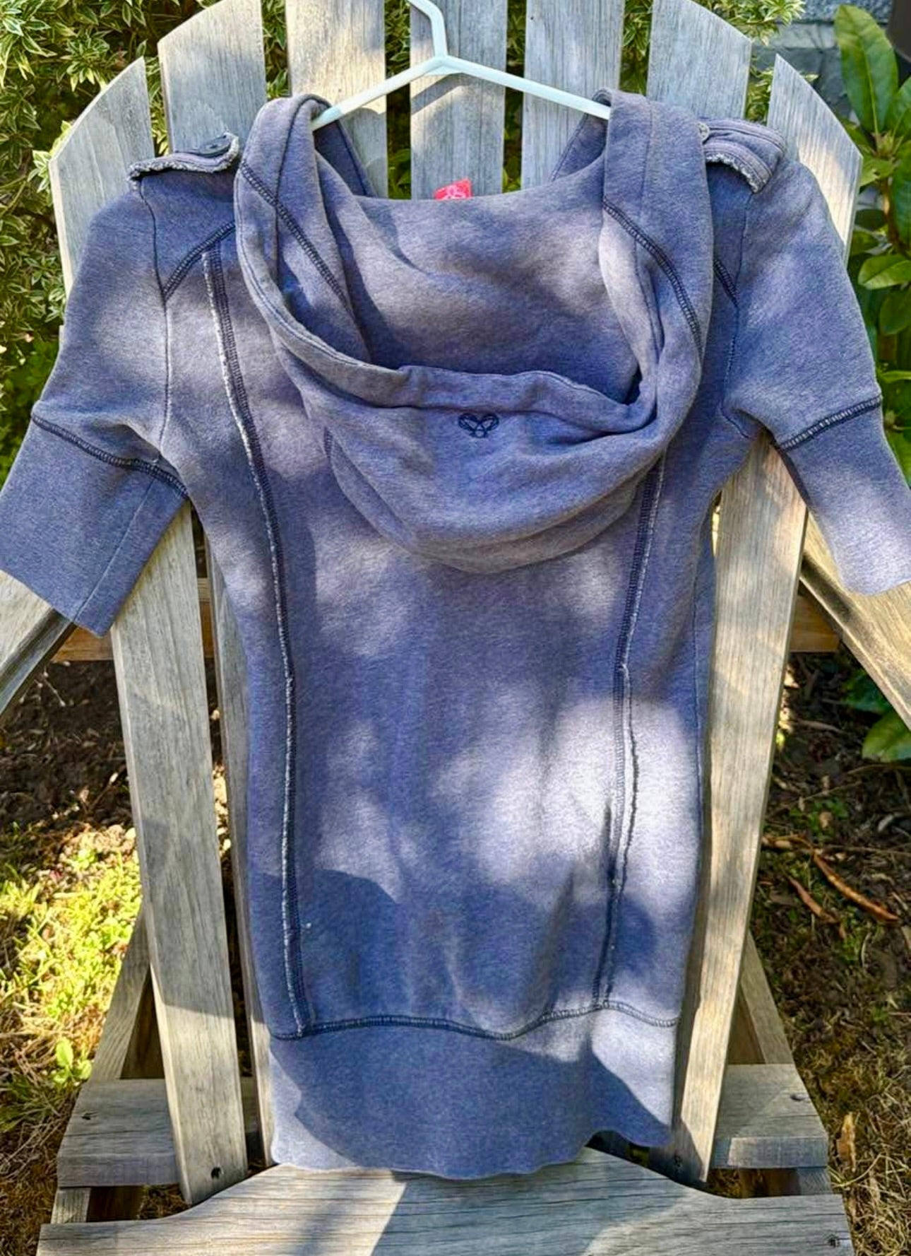 TNA Short Sleeve Zip-up Hoodie- Consigned with VARDO Vintage & Valuables vvvardo.ca