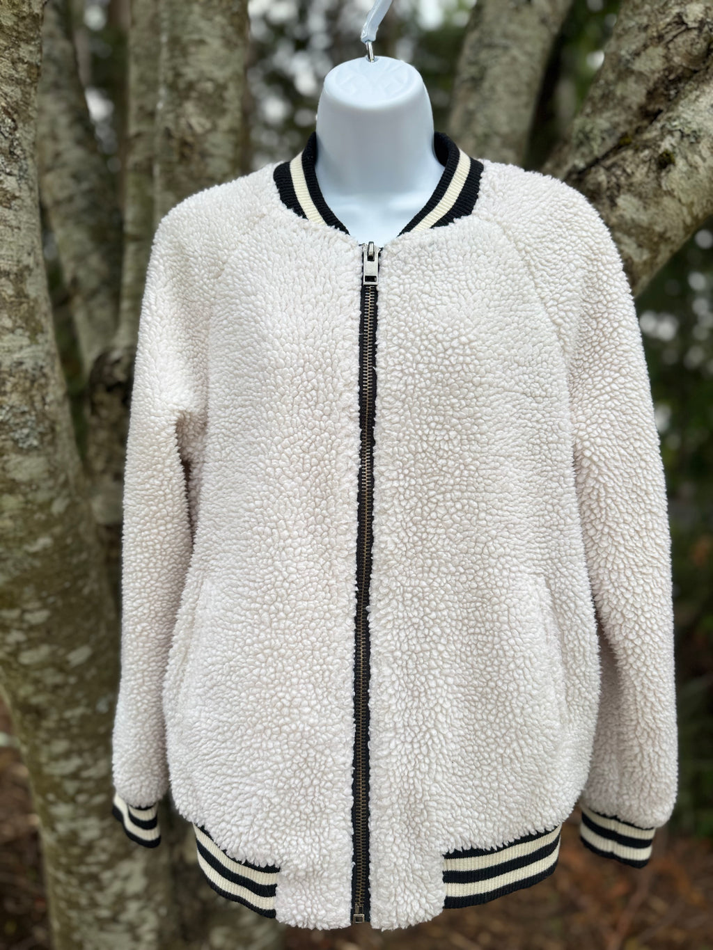 FOREVER 21 sherpa fleece jacket- Consigned with VARDO Vintage & Valuables vvvardo.ca