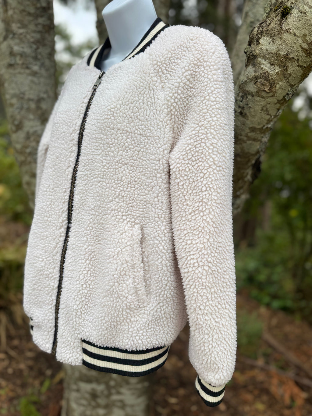 FOREVER 21 sherpa fleece jacket- Consigned with VARDO Vintage & Valuables vvvardo.ca