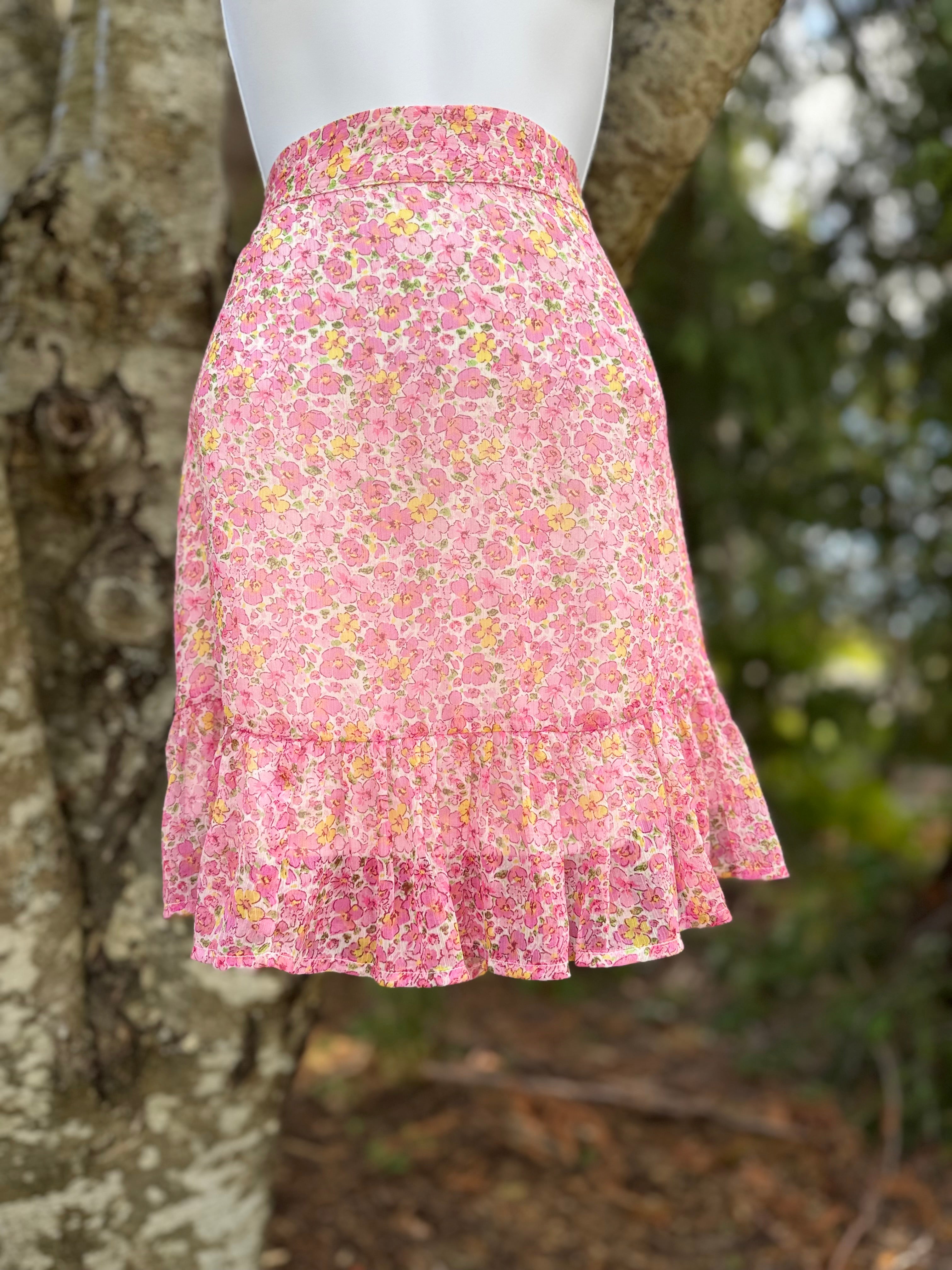 VERO MODA short floral skirt- Consigned with VARDO Vintage & Valuables vvvardo.ca