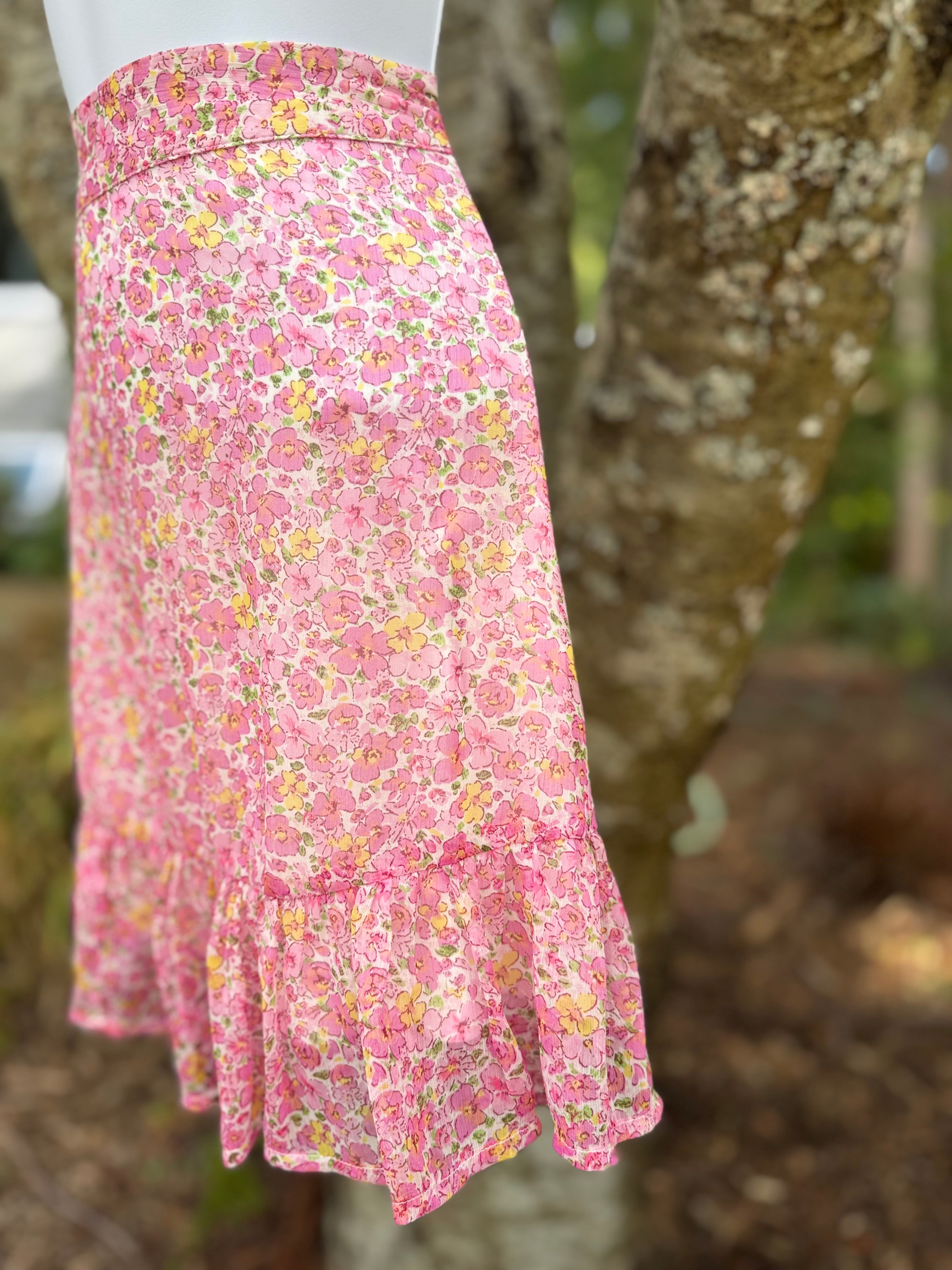 VERO MODA short floral skirt- Consigned with VARDO Vintage & Valuables vvvardo.ca