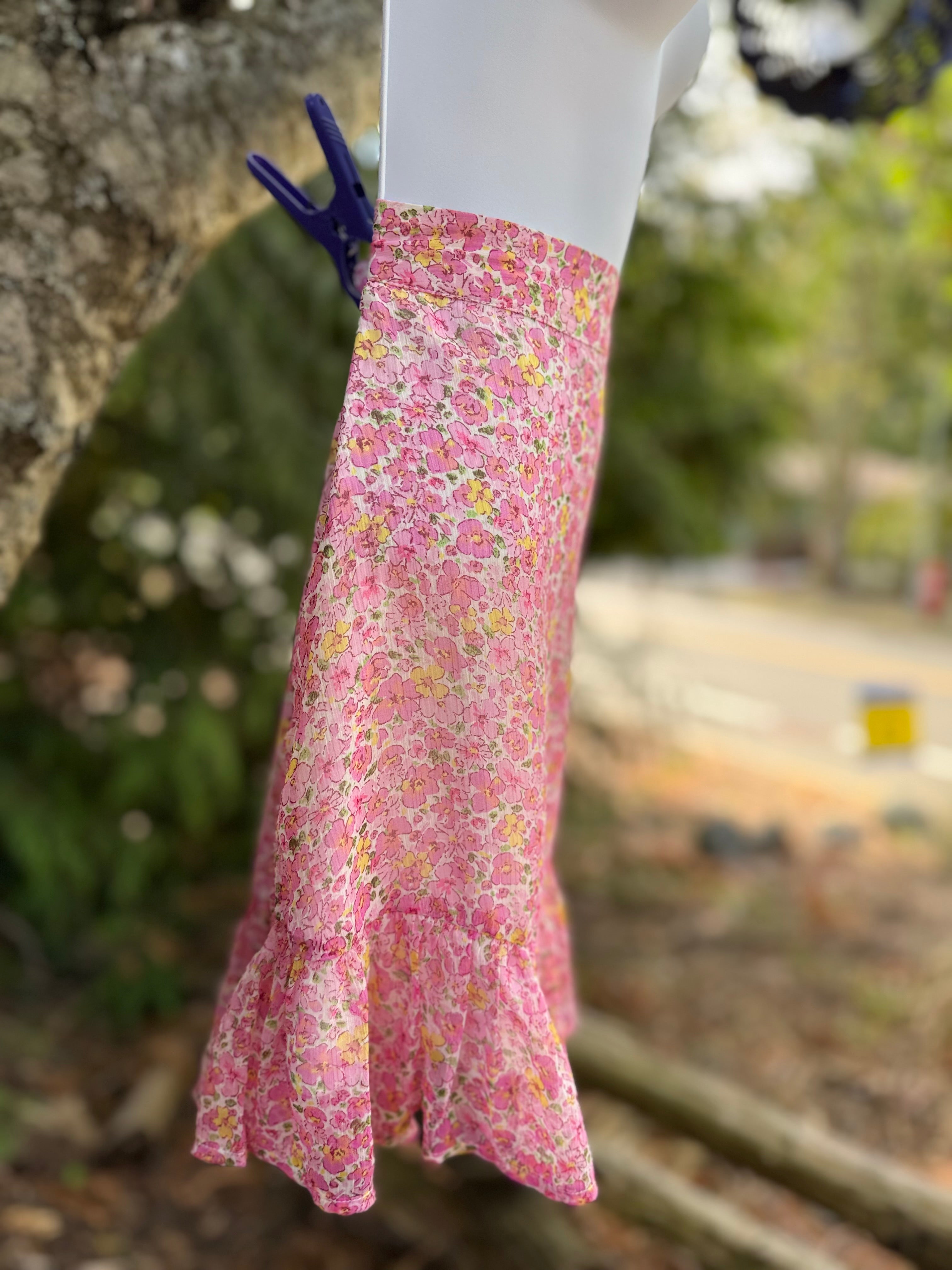 VERO MODA short floral skirt- Consigned with VARDO Vintage & Valuables vvvardo.ca