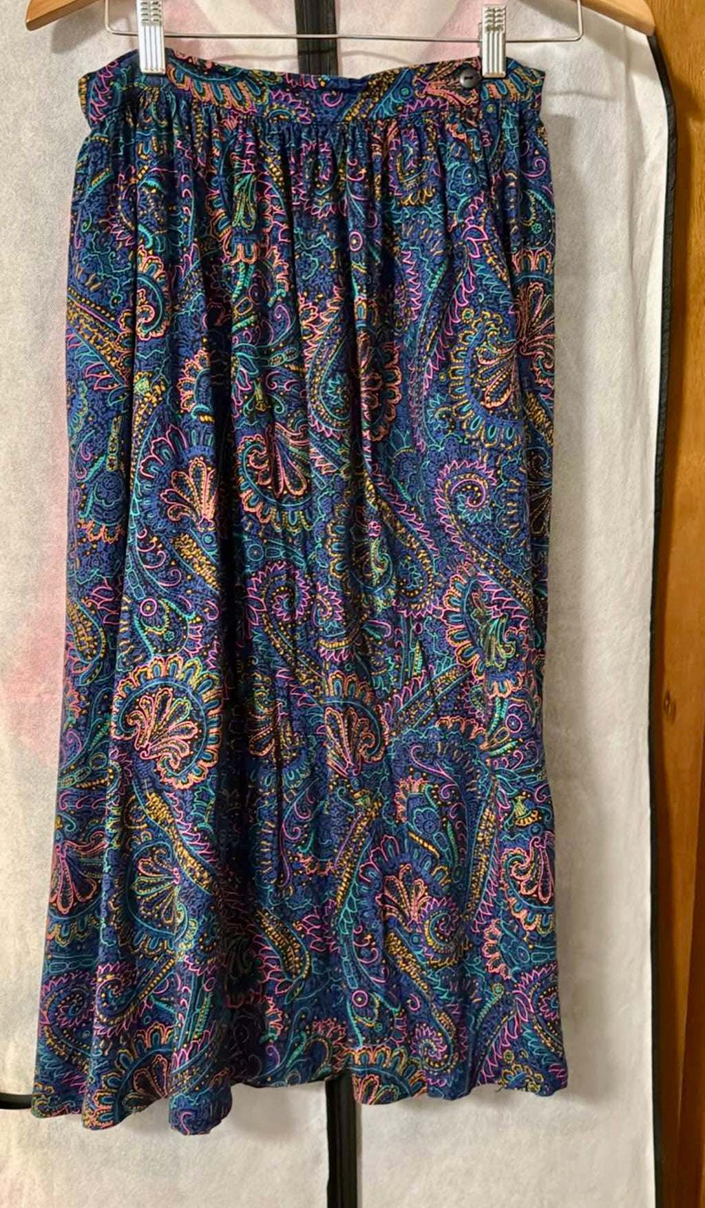 VINTAGE semi circular skirt- Consigned with VARDO Vintage & Valuables vvvardo.ca