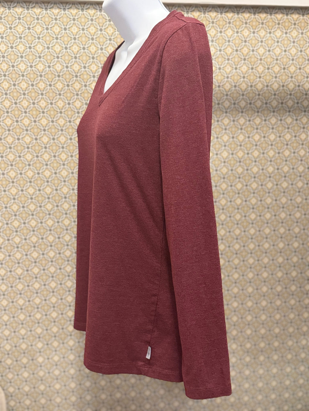 EDDIE BAUER long sleeve V-Neck- Consigned with VARDO Vintage & Valuables vvvardo.ca