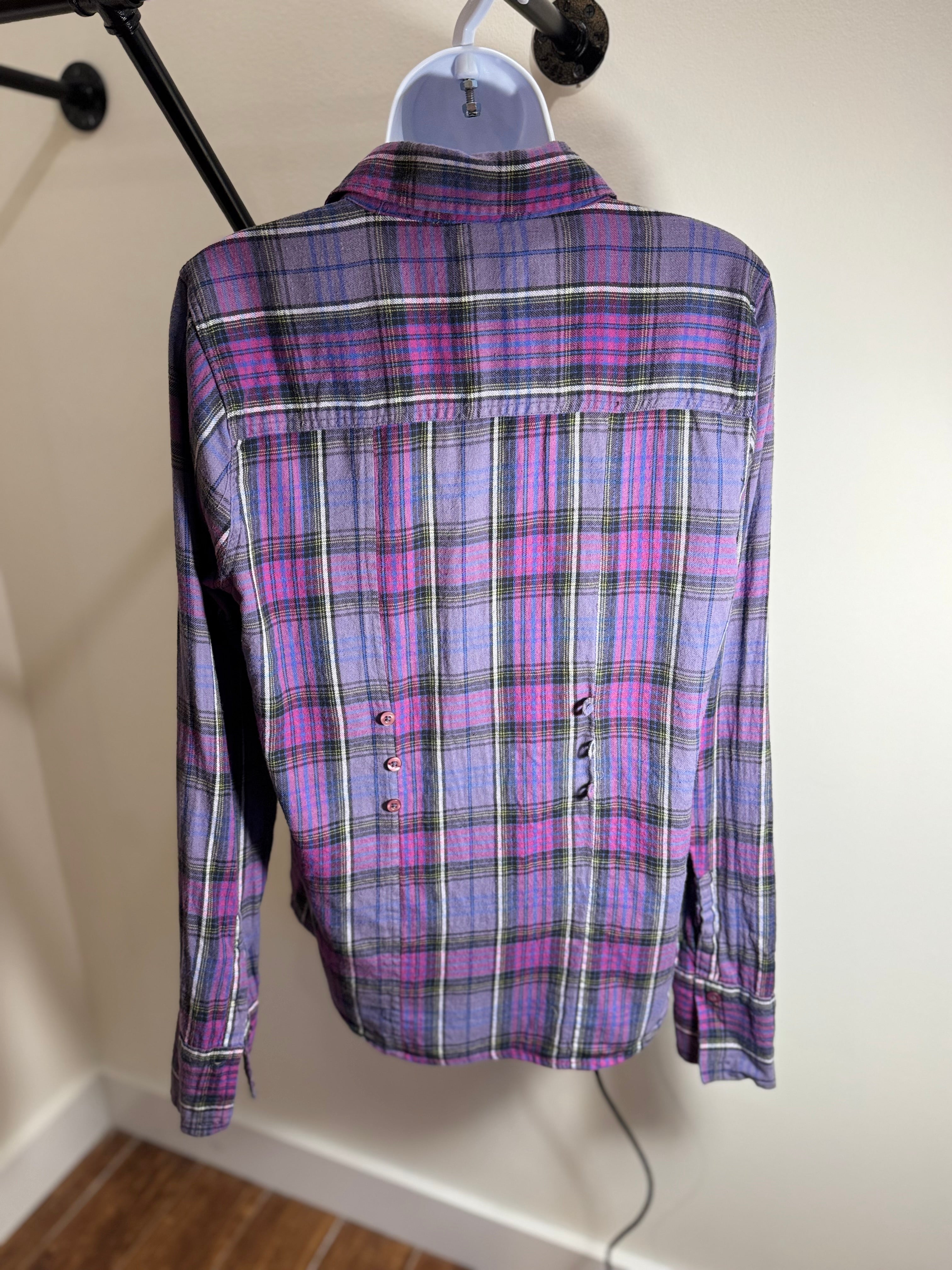 ROXY plaid button up- Consigned with VARDO Vintage & Valuables vvvardo.ca