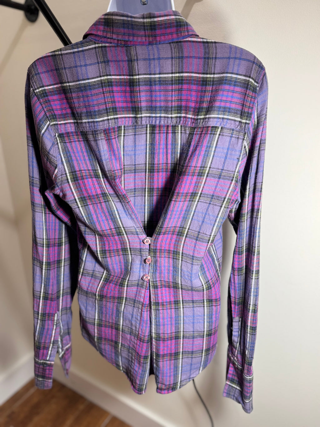 ROXY plaid button up- Consigned with VARDO Vintage & Valuables vvvardo.ca