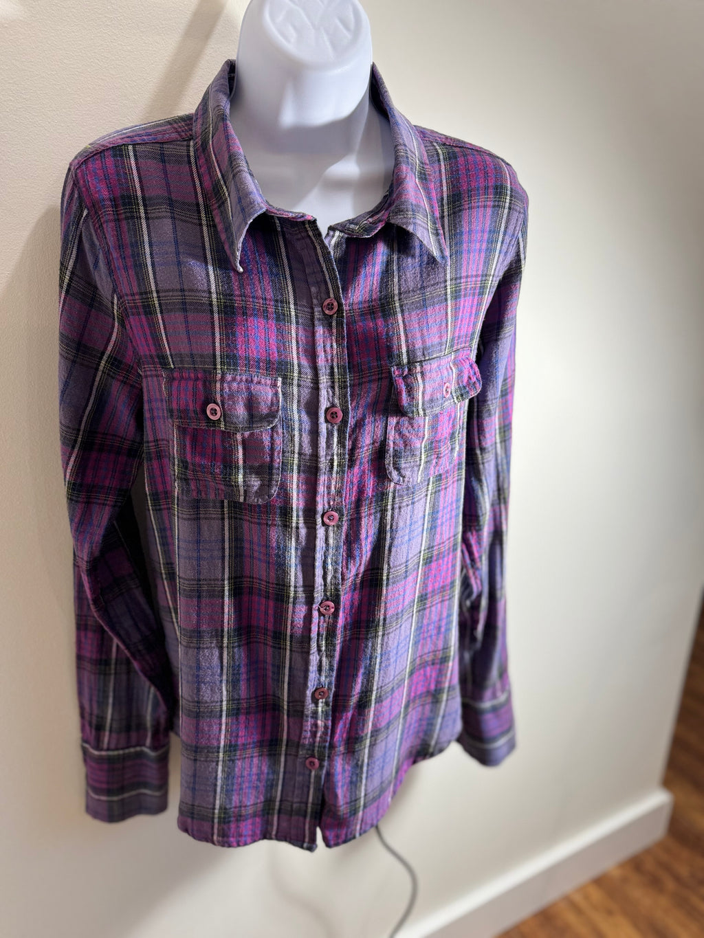 ROXY plaid button up- Consigned with VARDO Vintage & Valuables vvvardo.ca