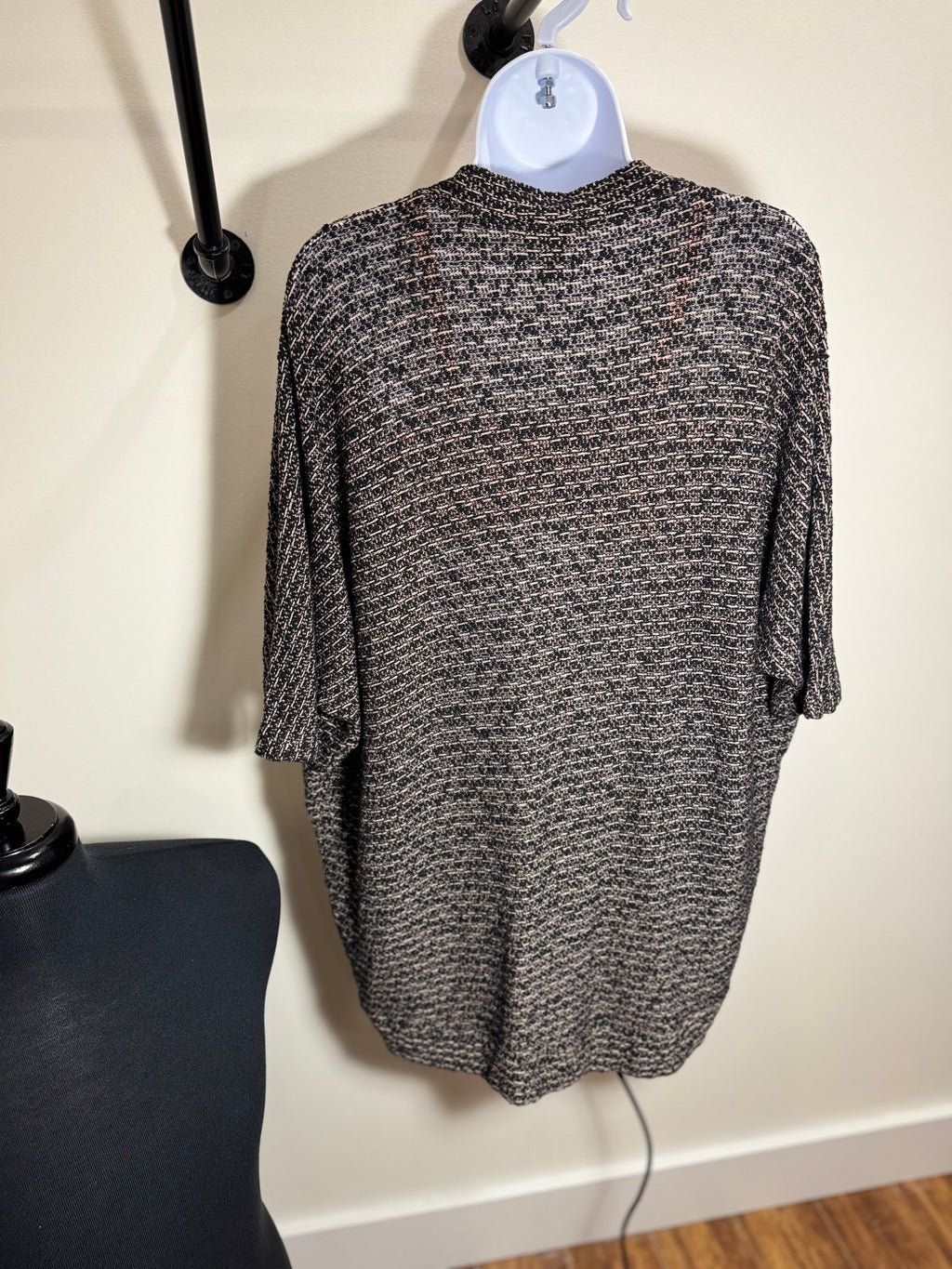 FOREVER 21 cardigan- Consigned with VARDO Vintage & Valuables vvvardo.ca