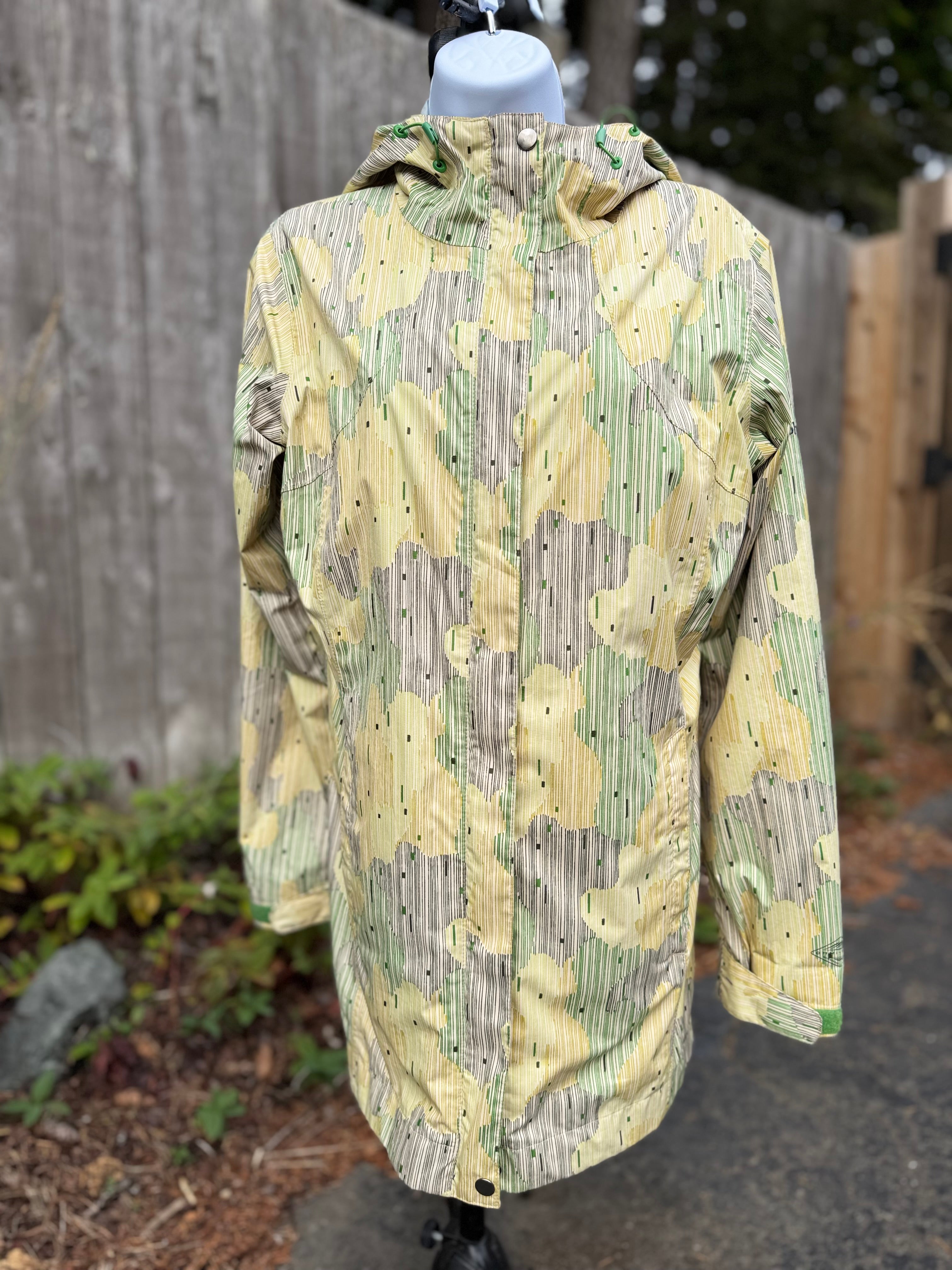 COLUMBIA Rain Jacket - Consigned with VARDO Vintage & Valuables vvvardo.ca