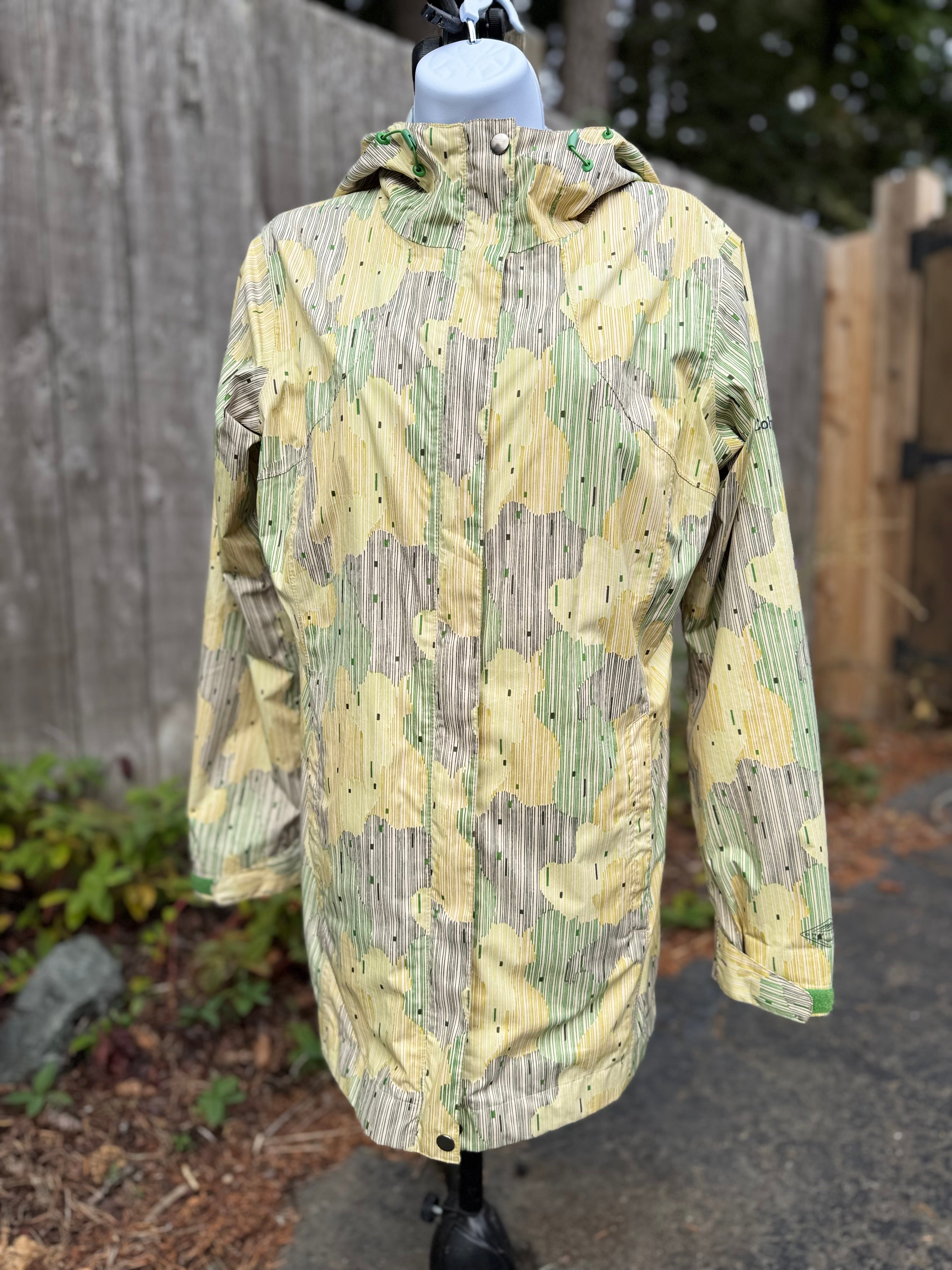 COLUMBIA Rain Jacket - Consigned with VARDO Vintage & Valuables vvvardo.ca