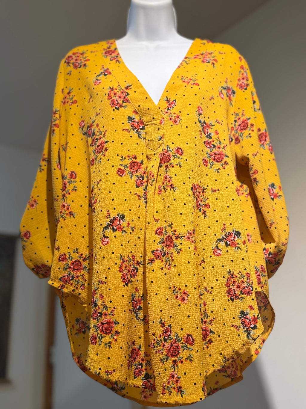 STELLA TWEED blouse- Consigned with VARDO Vintage & Valuables vvvardo.ca