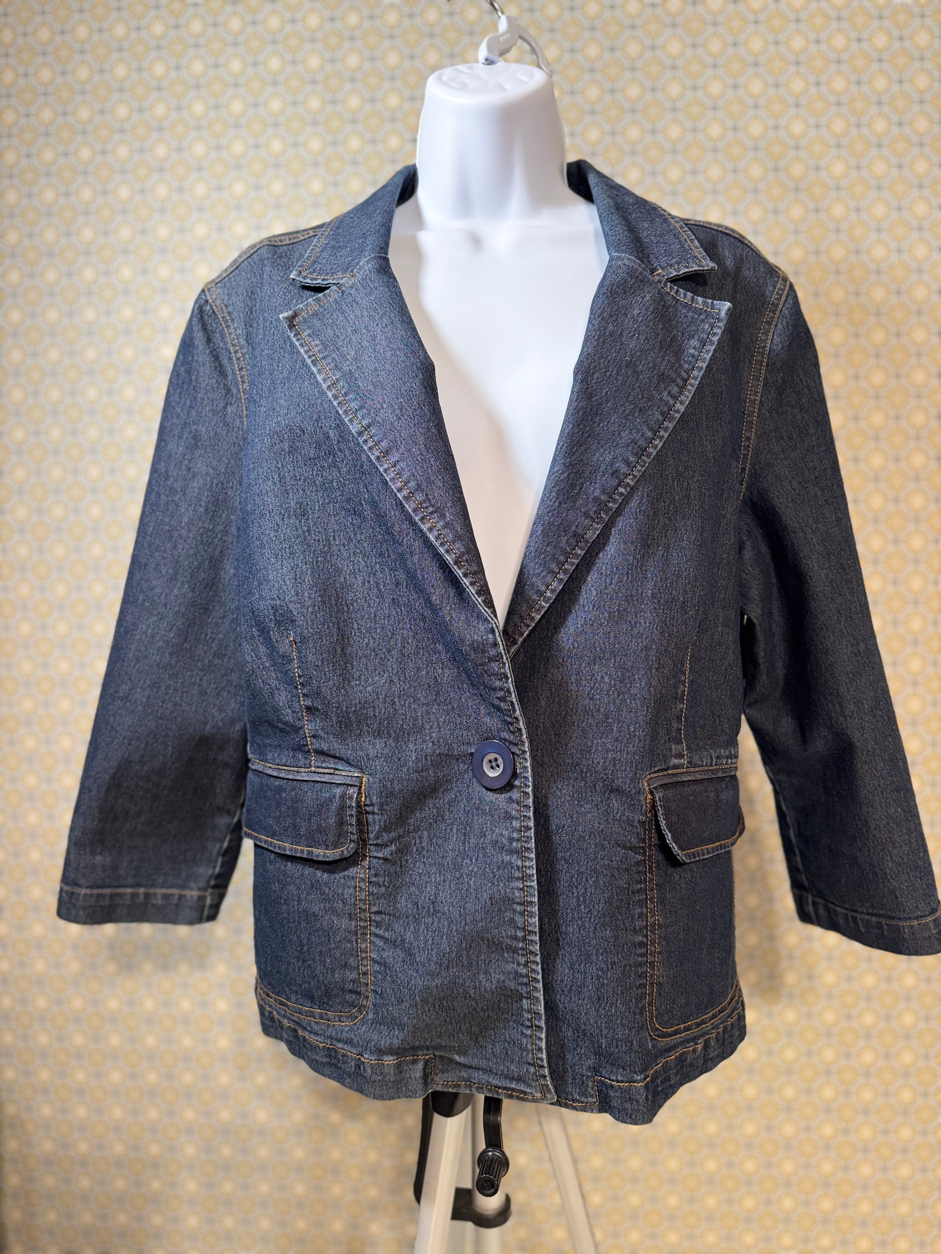 LIZ CLAIBORNE Denim Blazer - Consigned with VARDO Vintage & Valuables vvvardo.ca