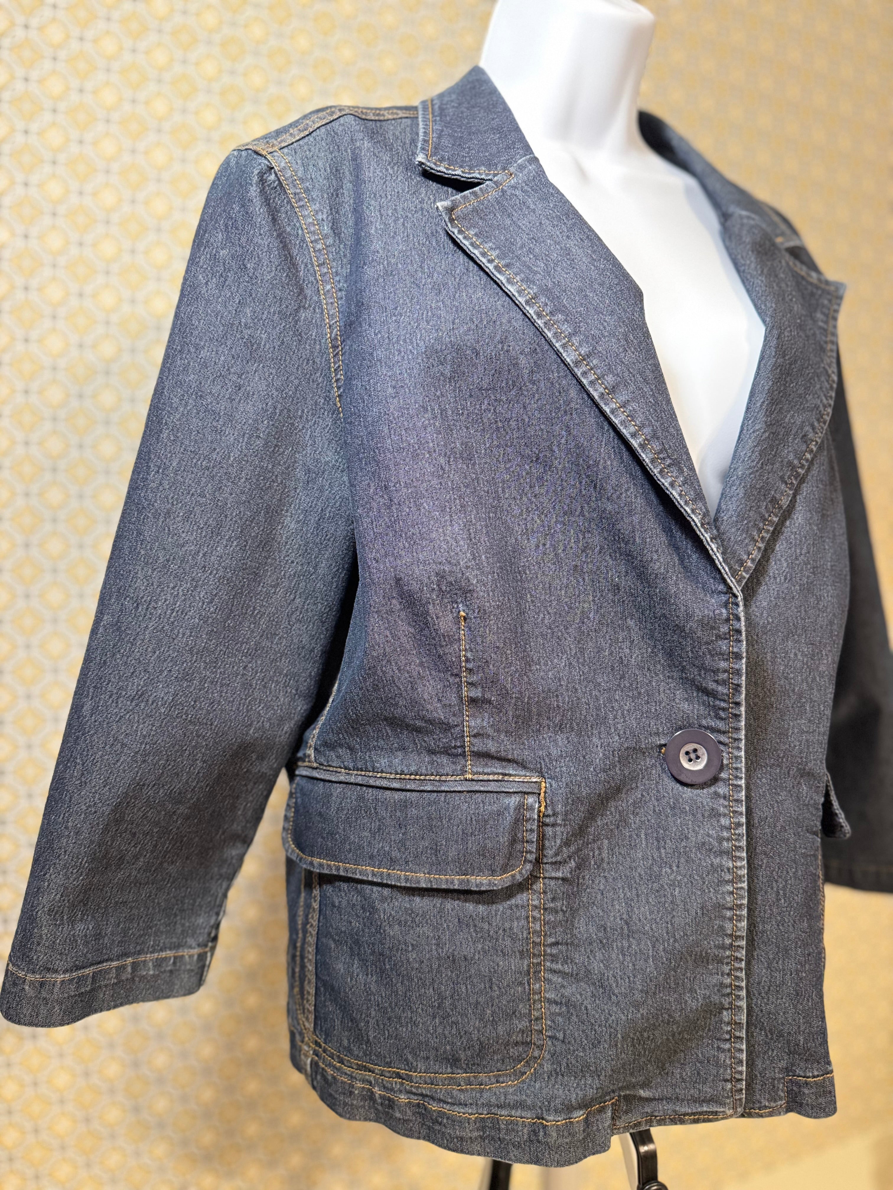 LIZ CLAIBORNE Denim Blazer - Consigned with VARDO Vintage & Valuables vvvardo.ca