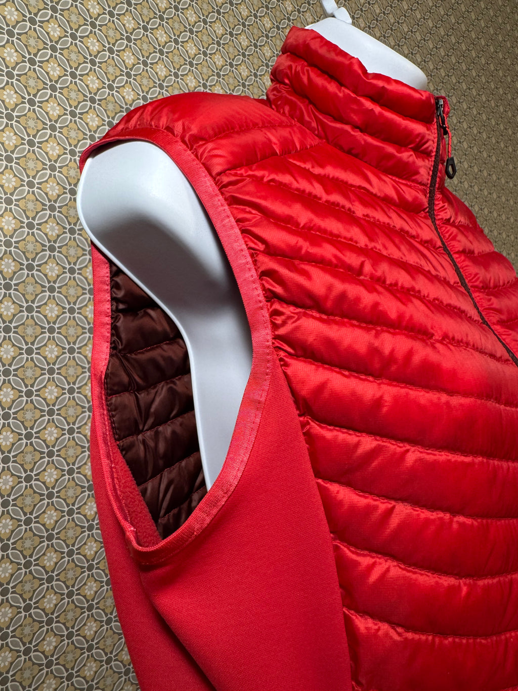 EDDIE BAUER goose down vest- Consigned with VARDO Vintage & Valuables vvvardo.ca