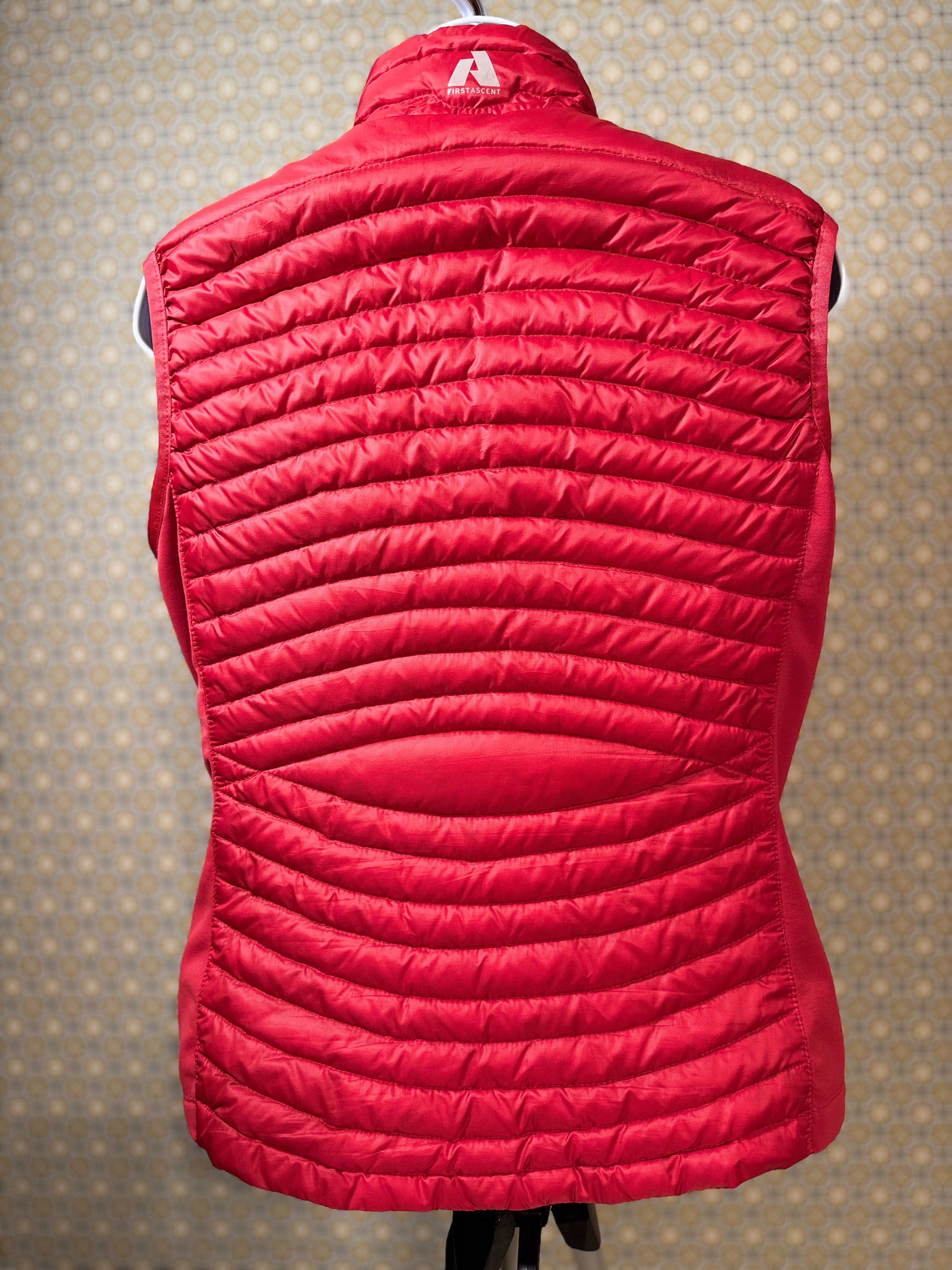 EDDIE BAUER goose down vest- Consigned with VARDO Vintage & Valuables vvvardo.ca