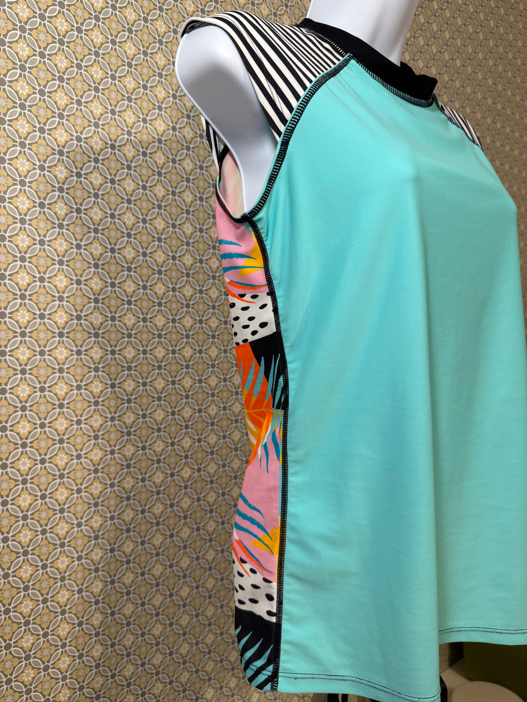 BODY GLOVE Sleeveless Top - Consigned with VARDO Vintage & Valuables vvvardo.ca