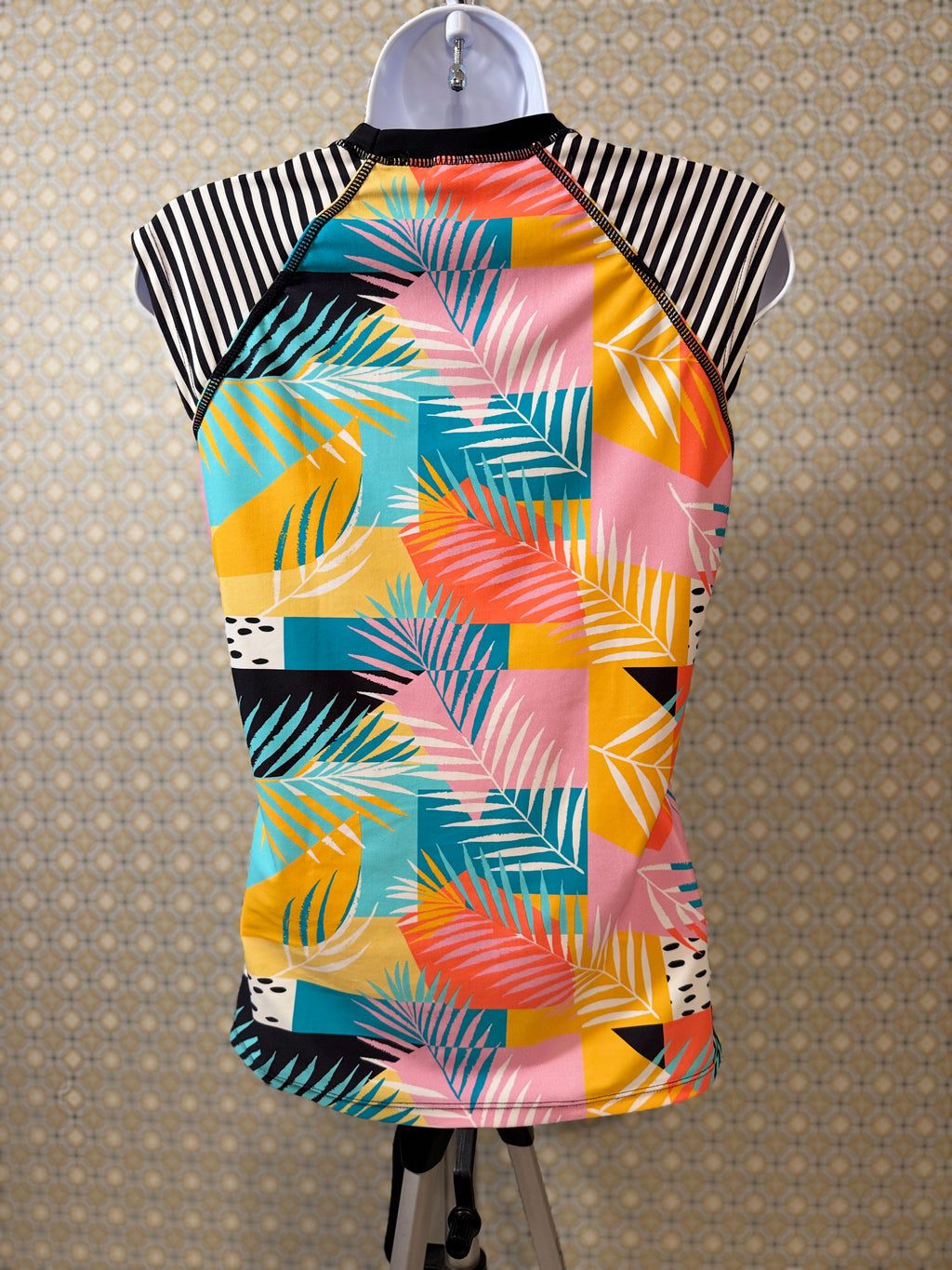 BODY GLOVE Sleeveless Top - Consigned with VARDO Vintage & Valuables vvvardo.ca