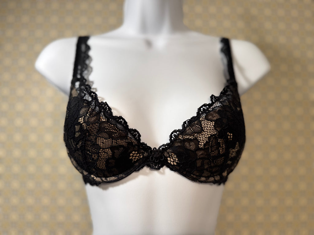 VICTORIA'S SECRET PLUNGE BRA - Consigned with VARDO Vintage & Valuables vvvardo.ca