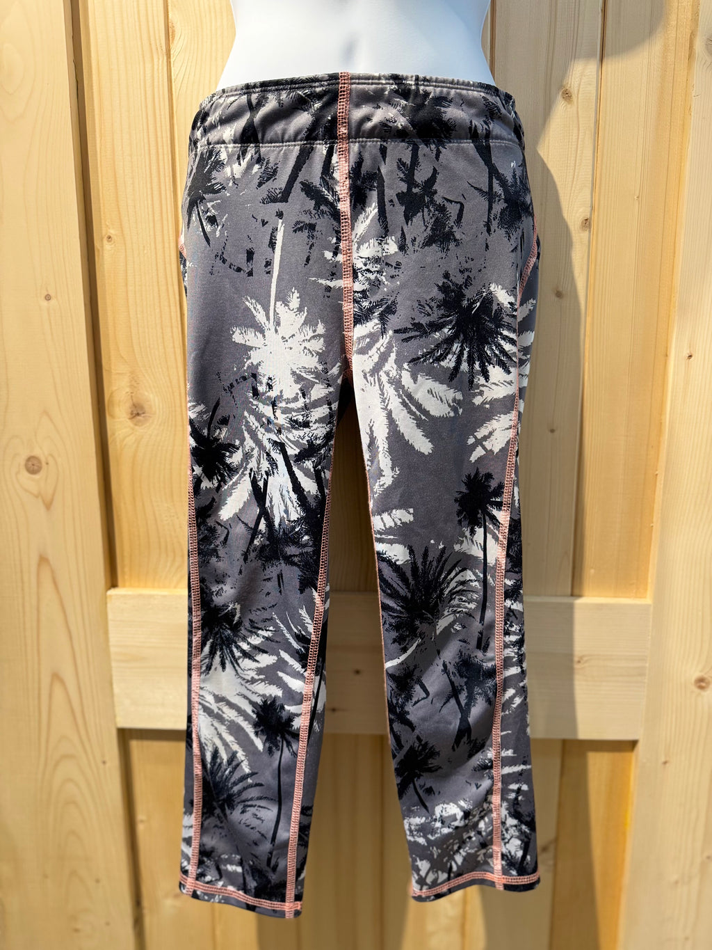 G21 Exercise Capris- Consigned with VARDO Vintage & Valuables vvvardo.ca