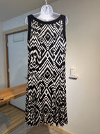 SLEEVELESS DRESS - Consigned with VARDO Vintage & Valuables vvvardo.ca