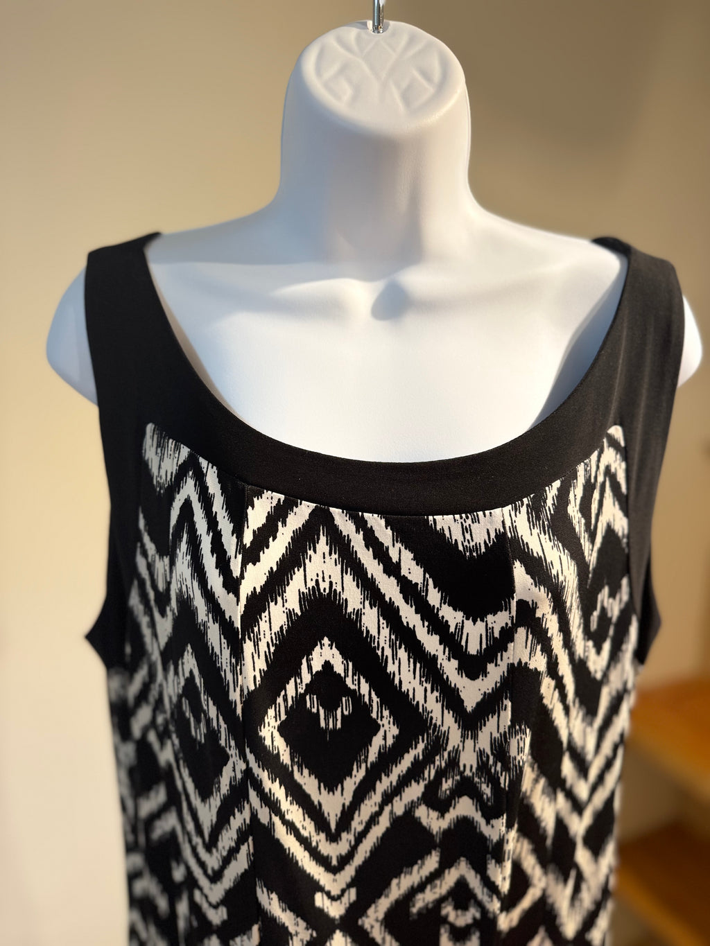 SLEEVELESS DRESS - Consigned with VARDO Vintage & Valuables vvvardo.ca