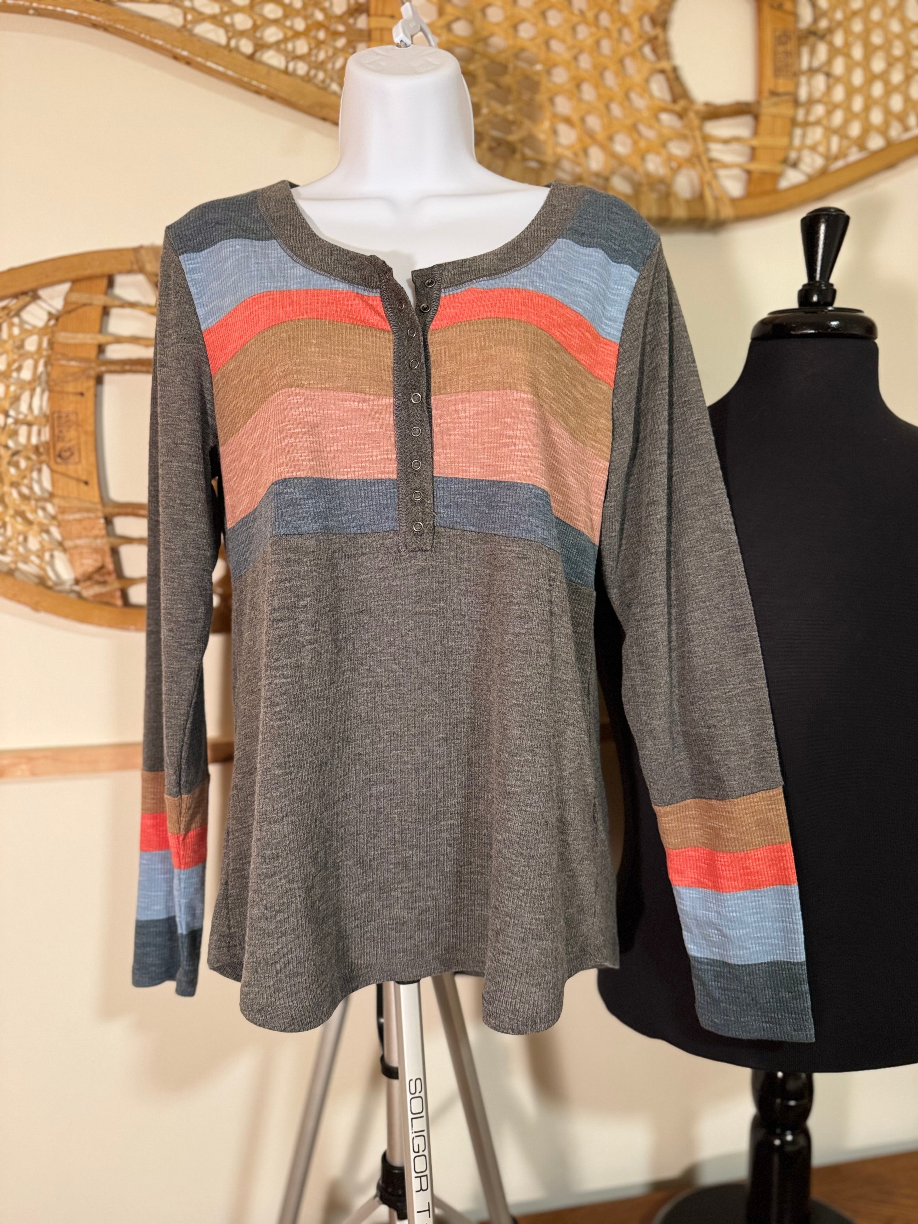 24/7 MAURICES Henley Top - Consigned with VARDO Vintage & Valuables vvvardo.ca