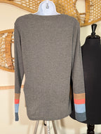 24/7 MAURICES Henley Top - Consigned with VARDO Vintage & Valuables vvvardo.ca