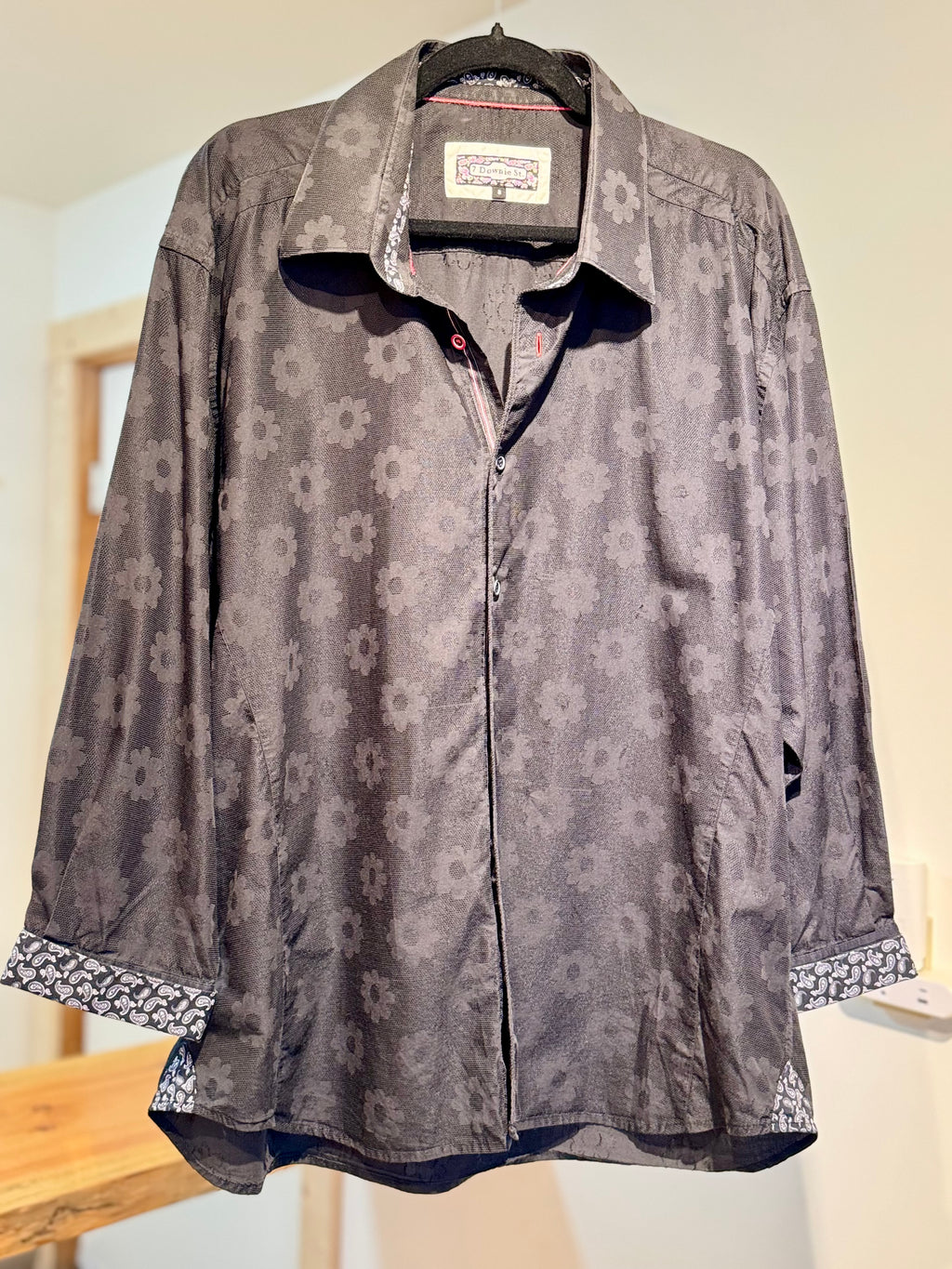 7 DOWNIE ST Button Down Flower Men's Dress Shirt - Consigned with VARDO Vintage & Valuables vvvardo.ca