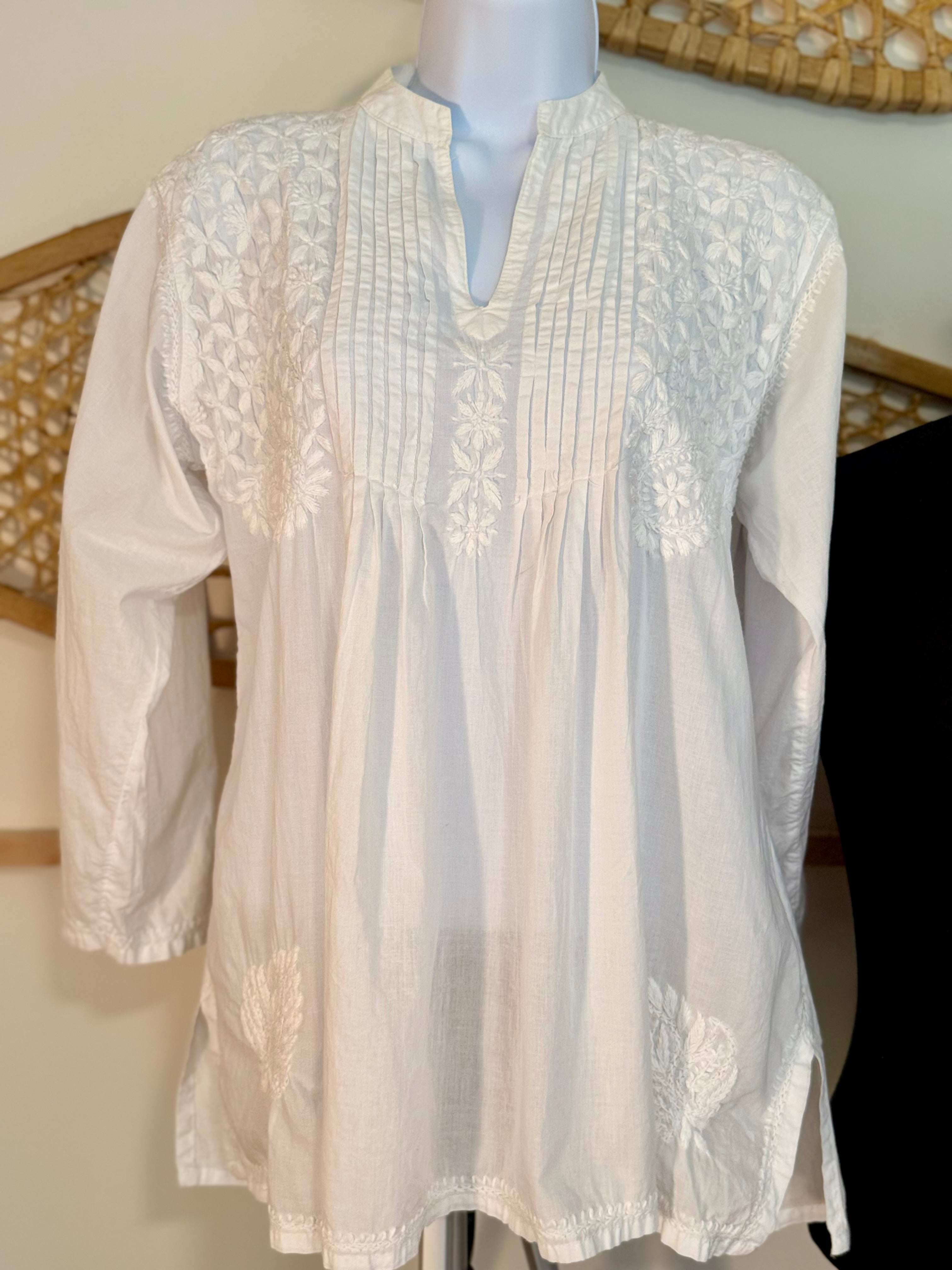 WHITE COTTON Blouse - Consigned with VARDO Vintage & Valuables vvvardo.ca