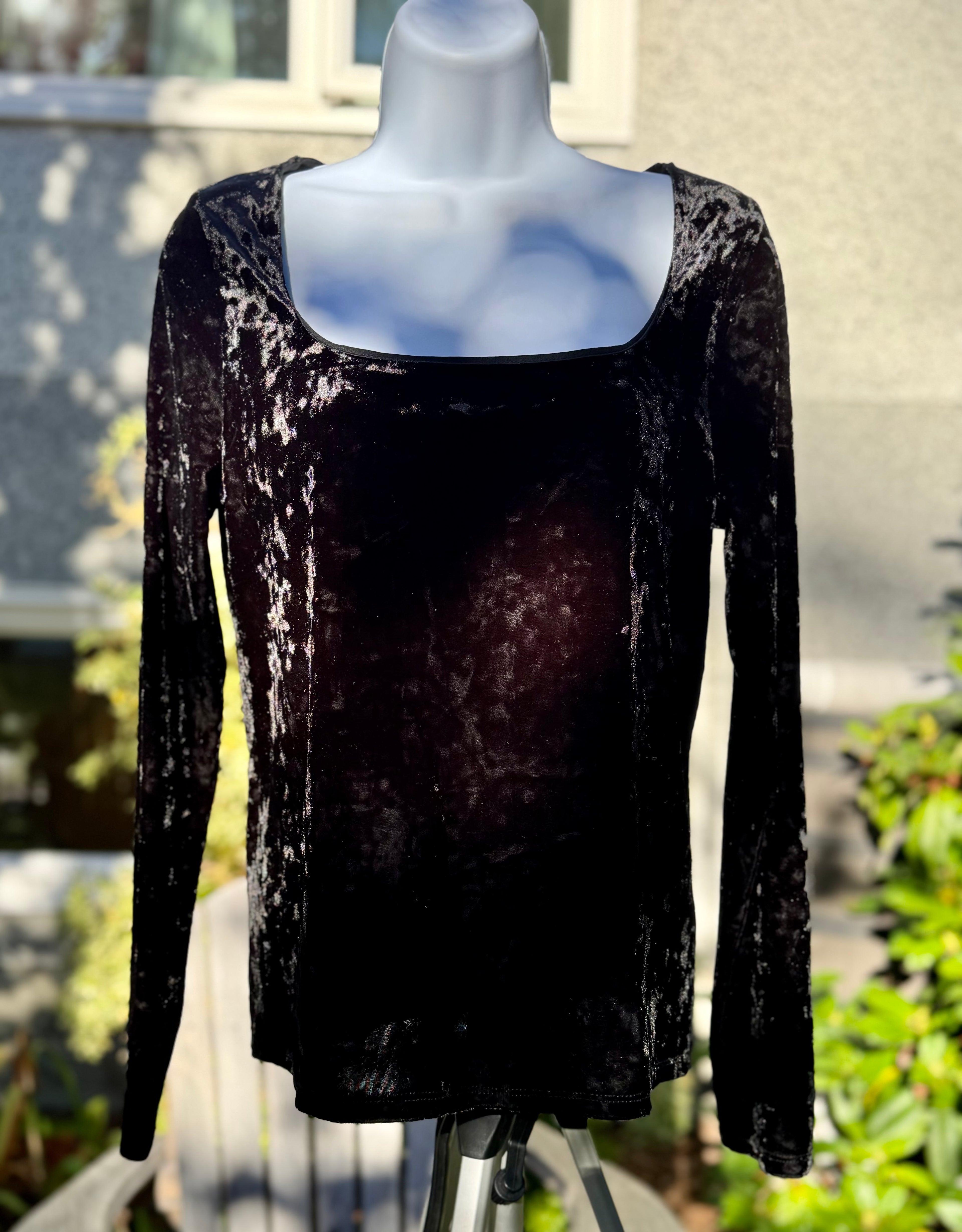 REITMANS ROCK & SHINE velour top - Consigned with VARDO Vintage & Valuables vvvardo.ca