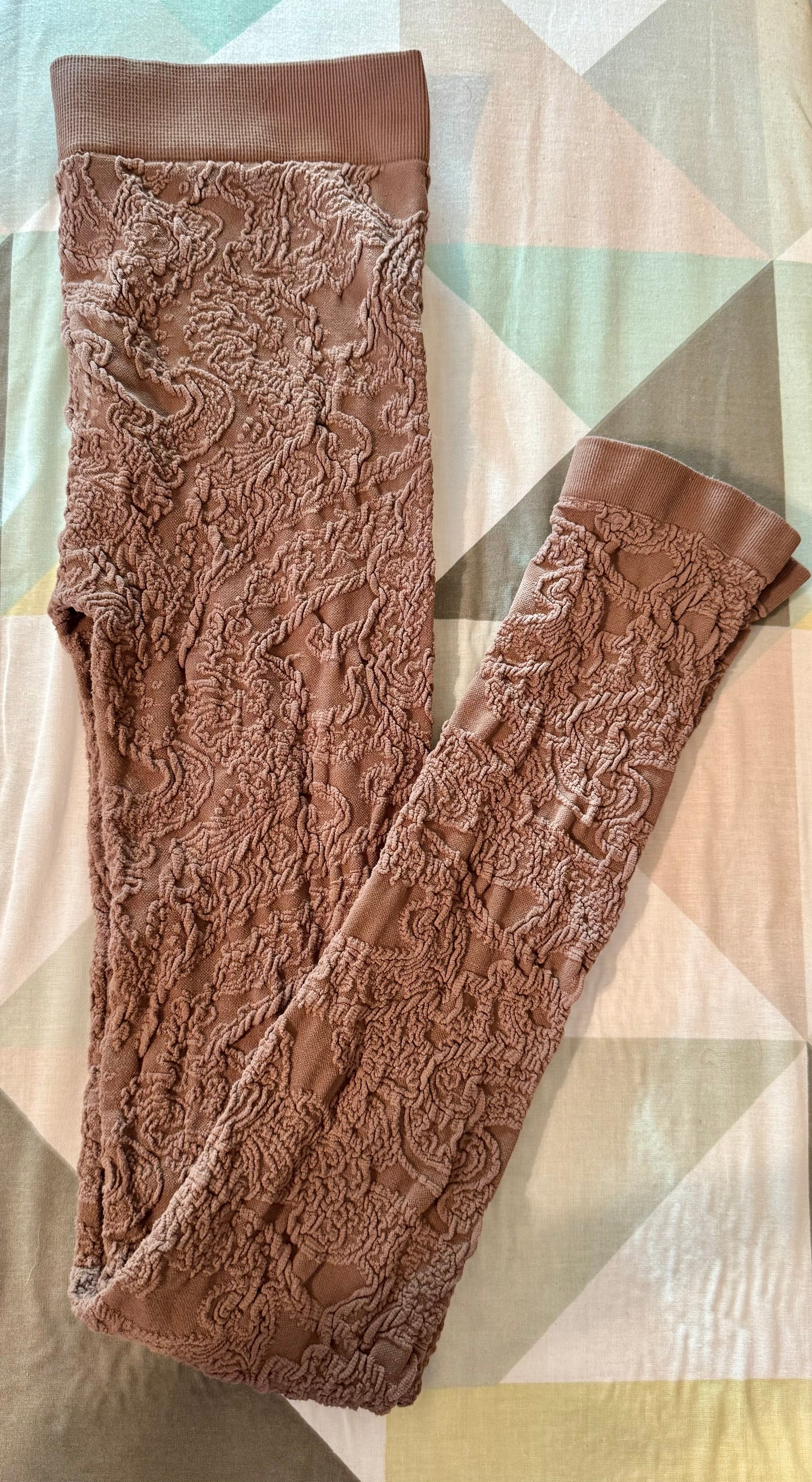 VERONA Textured Tights - Consigned with VARDO Vintage & Valuables vvvardo.ca