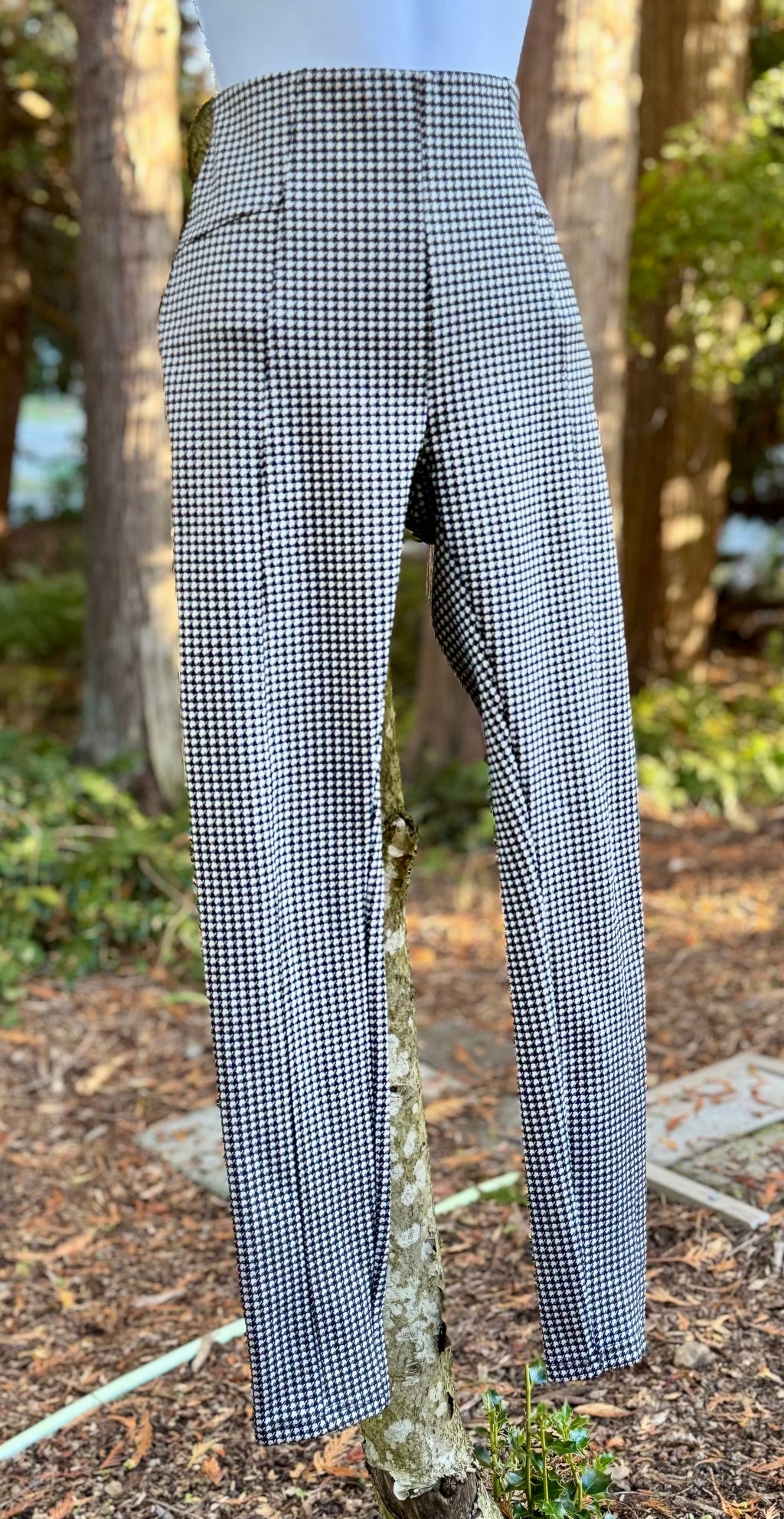 ARDENE: High waisted houndstooth pencil pants - Consigned with VARDO Vintage & Valuables vvvardo.ca